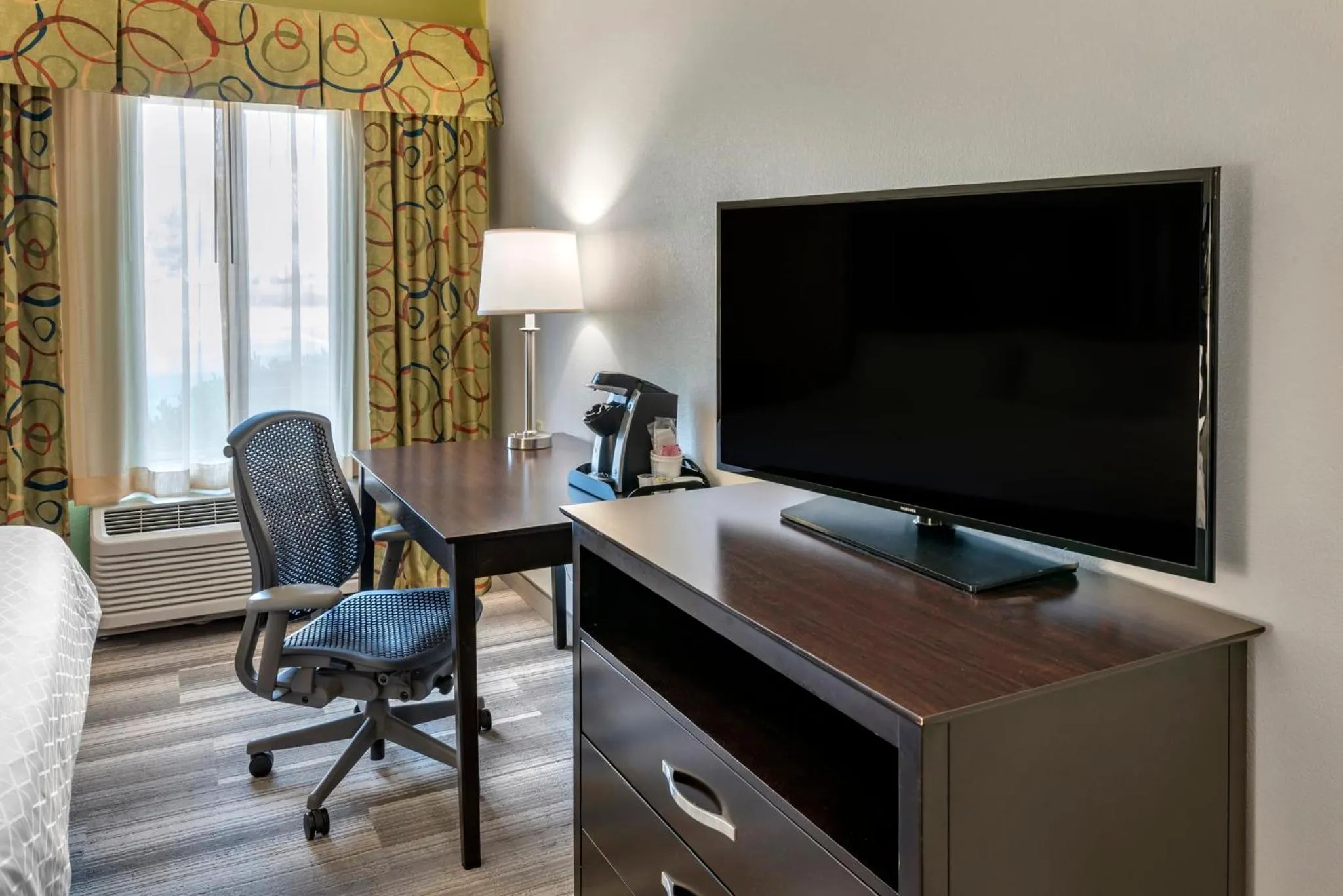 Bedroom in Holiday Inn Express Hotel & Suites Cincinnati-Blue Ash by IHG