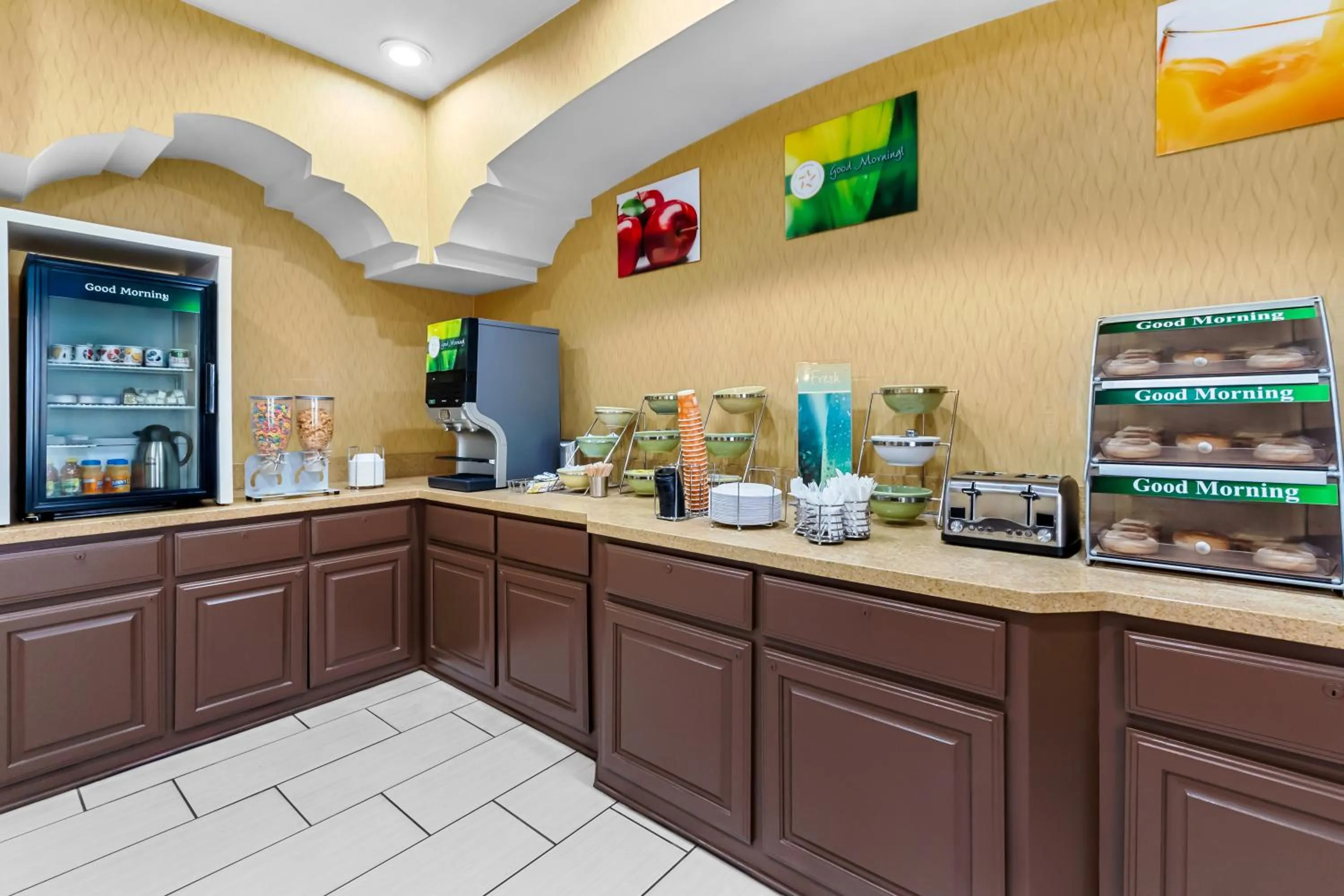 Continental breakfast in Quality Inn & Suites San Antonio Airport - Stone Oak