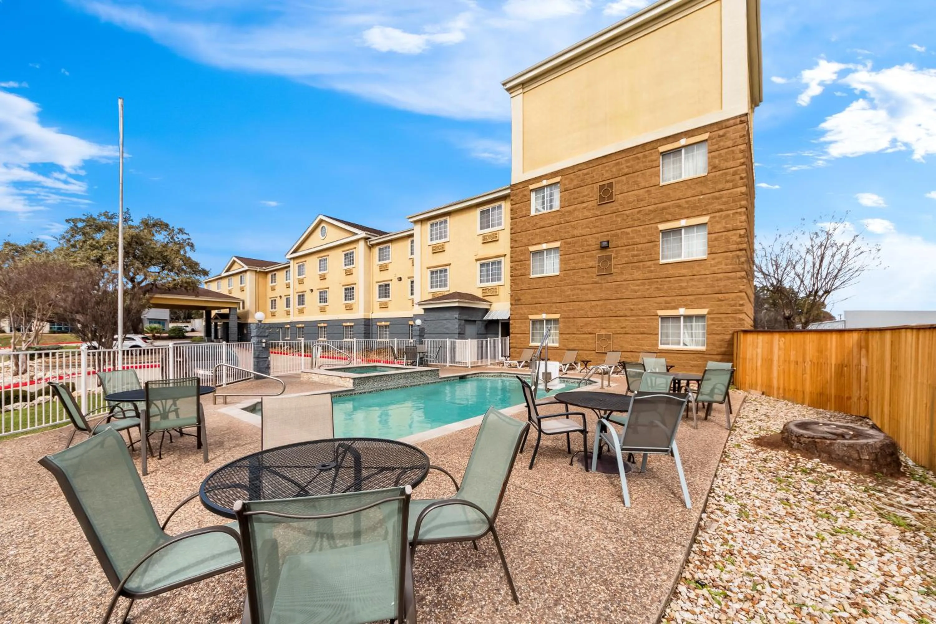 Property building in Quality Inn & Suites San Antonio Airport - Stone Oak