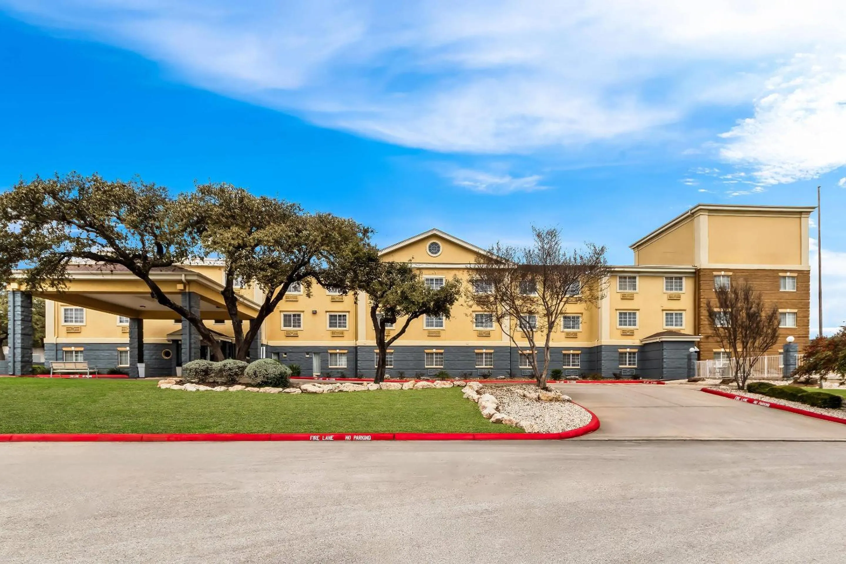Quality Inn & Suites San Antonio Airport - Stone Oak
