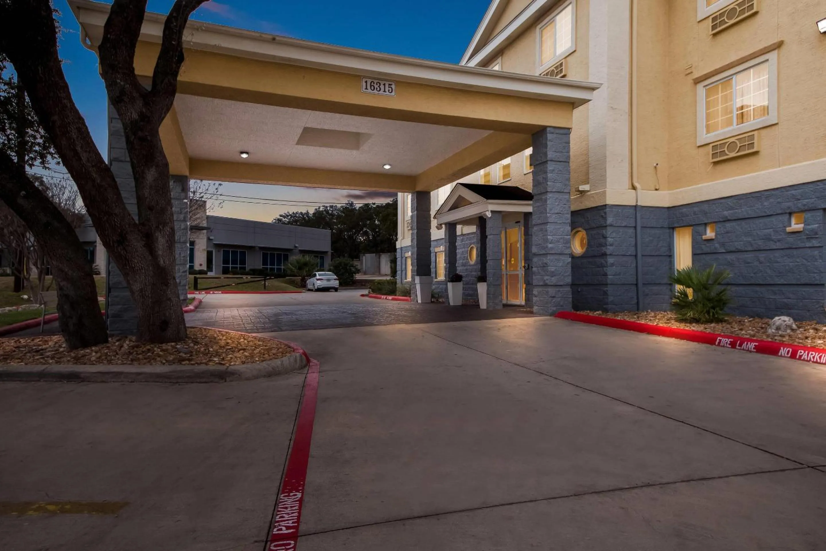 Quality Inn & Suites San Antonio Airport - Stone Oak