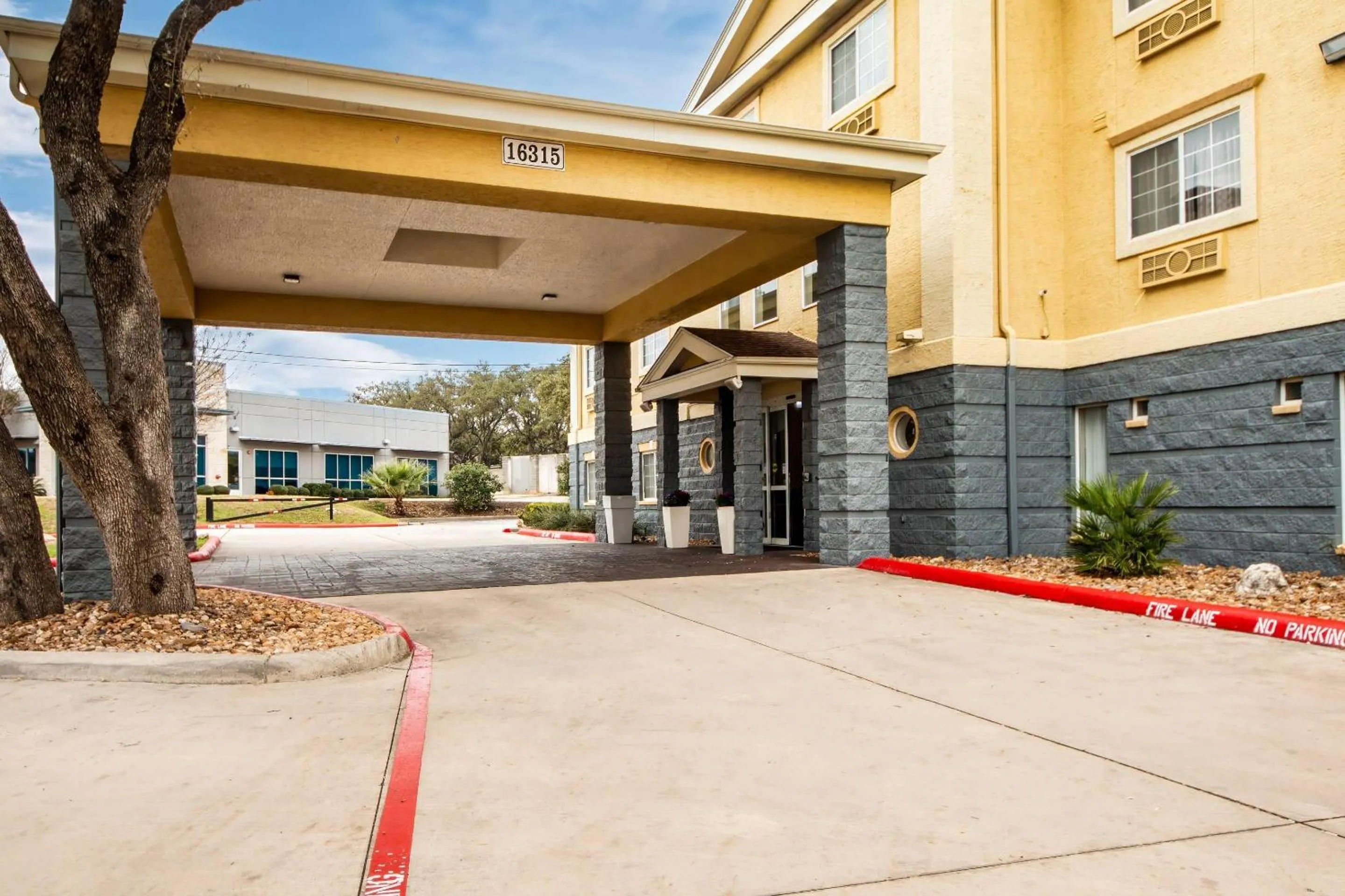 Quality Inn & Suites San Antonio Airport - Stone Oak