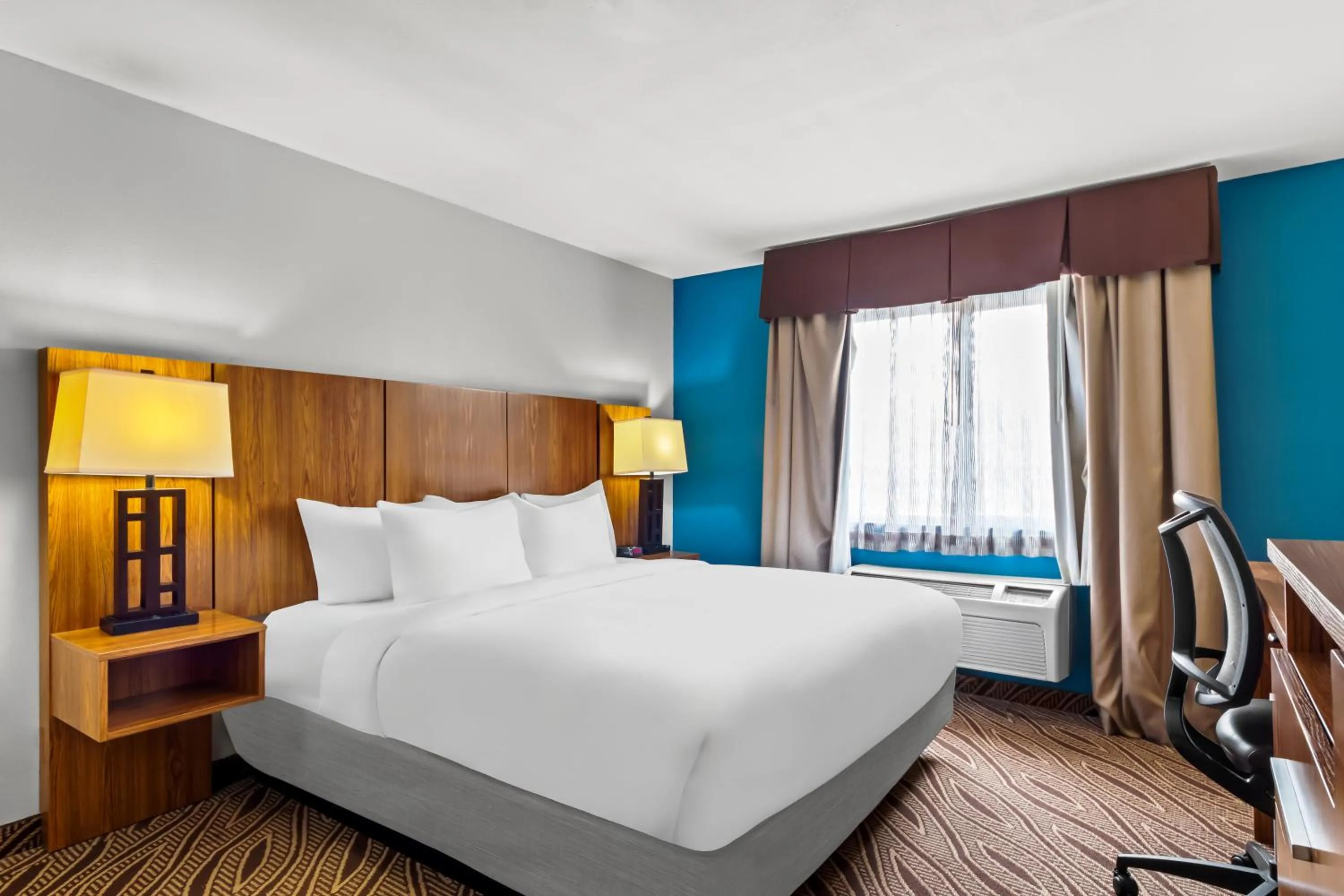 Bedroom, Bed in Quality Inn & Suites San Antonio Airport - Stone Oak