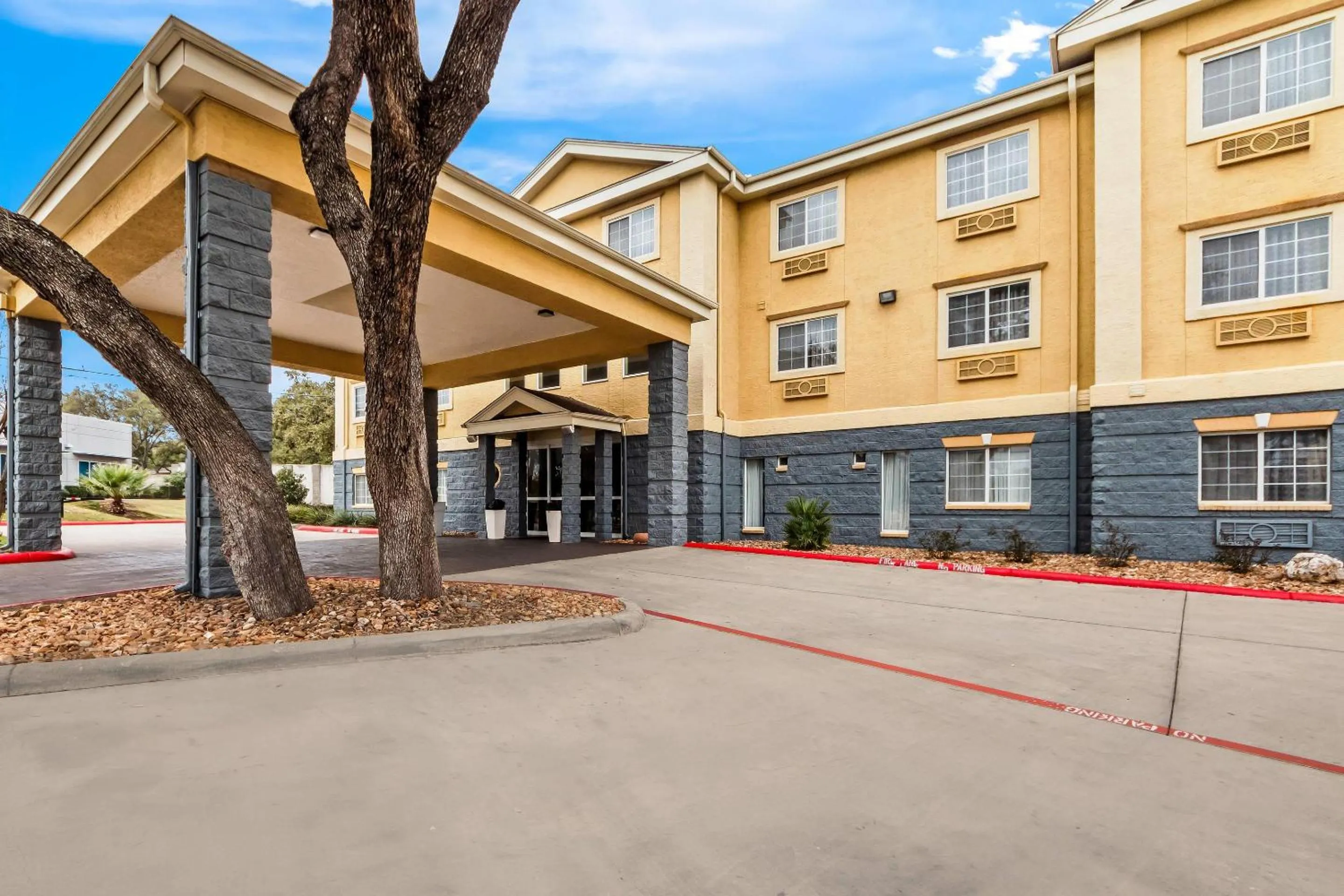 Quality Inn & Suites San Antonio Airport - Stone Oak