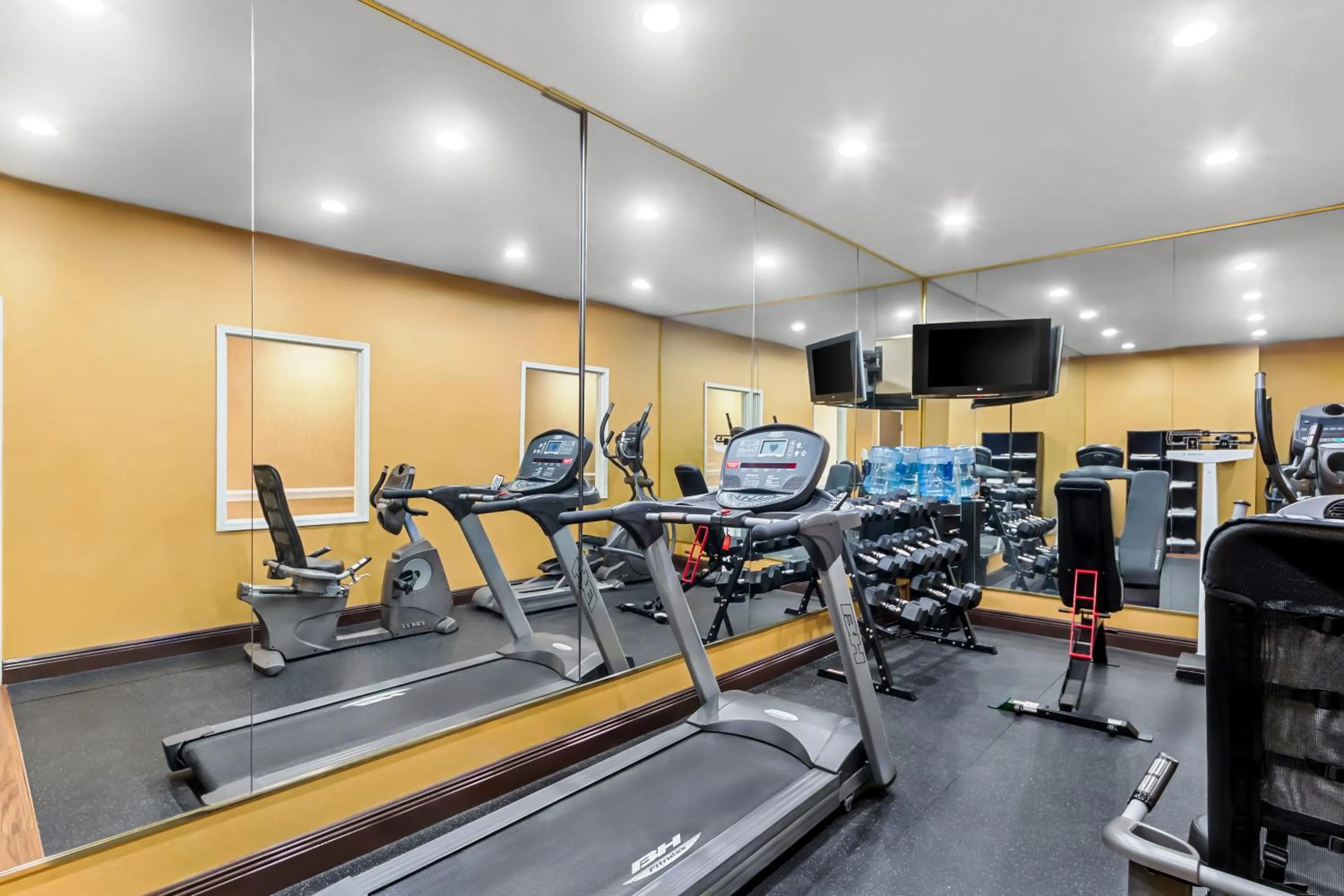 Fitness centre/facilities in Quality Inn & Suites San Antonio Airport - Stone Oak