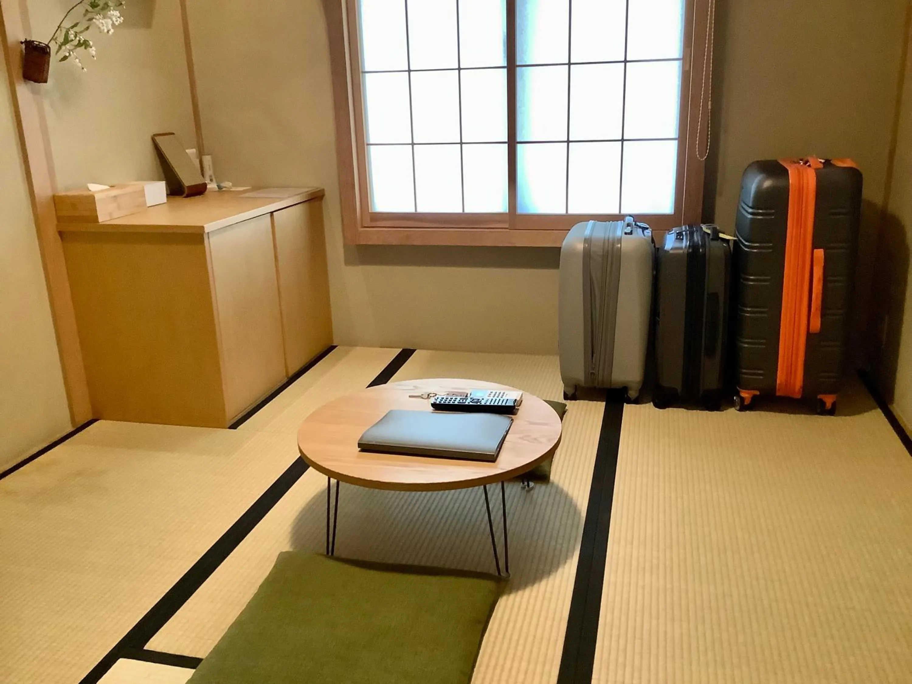 Photo of the whole room in Luck You Kyoto