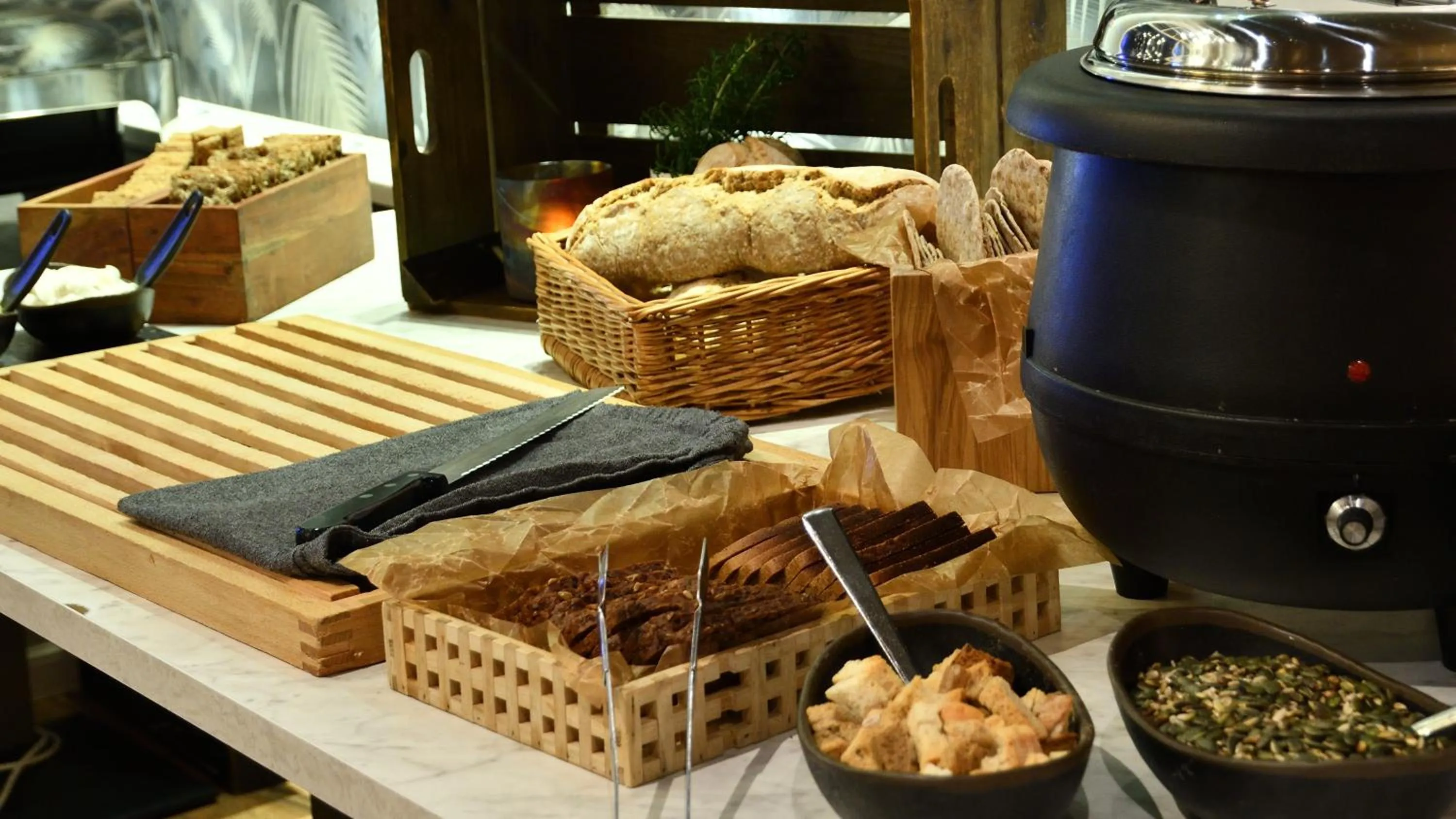 Restaurant/places to eat in Home Hotel Norre Park