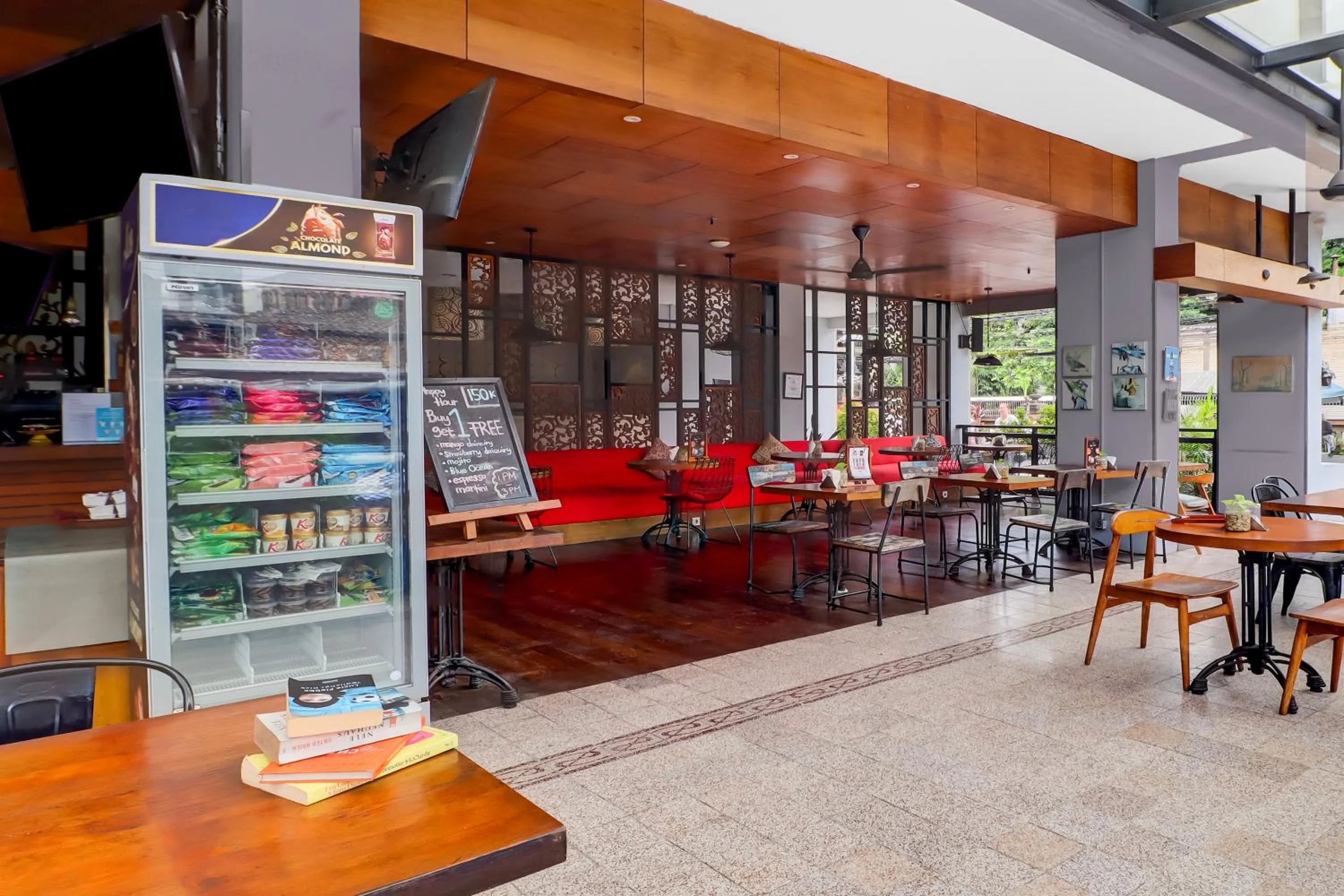 Restaurant/places to eat in Palette Legian Beach