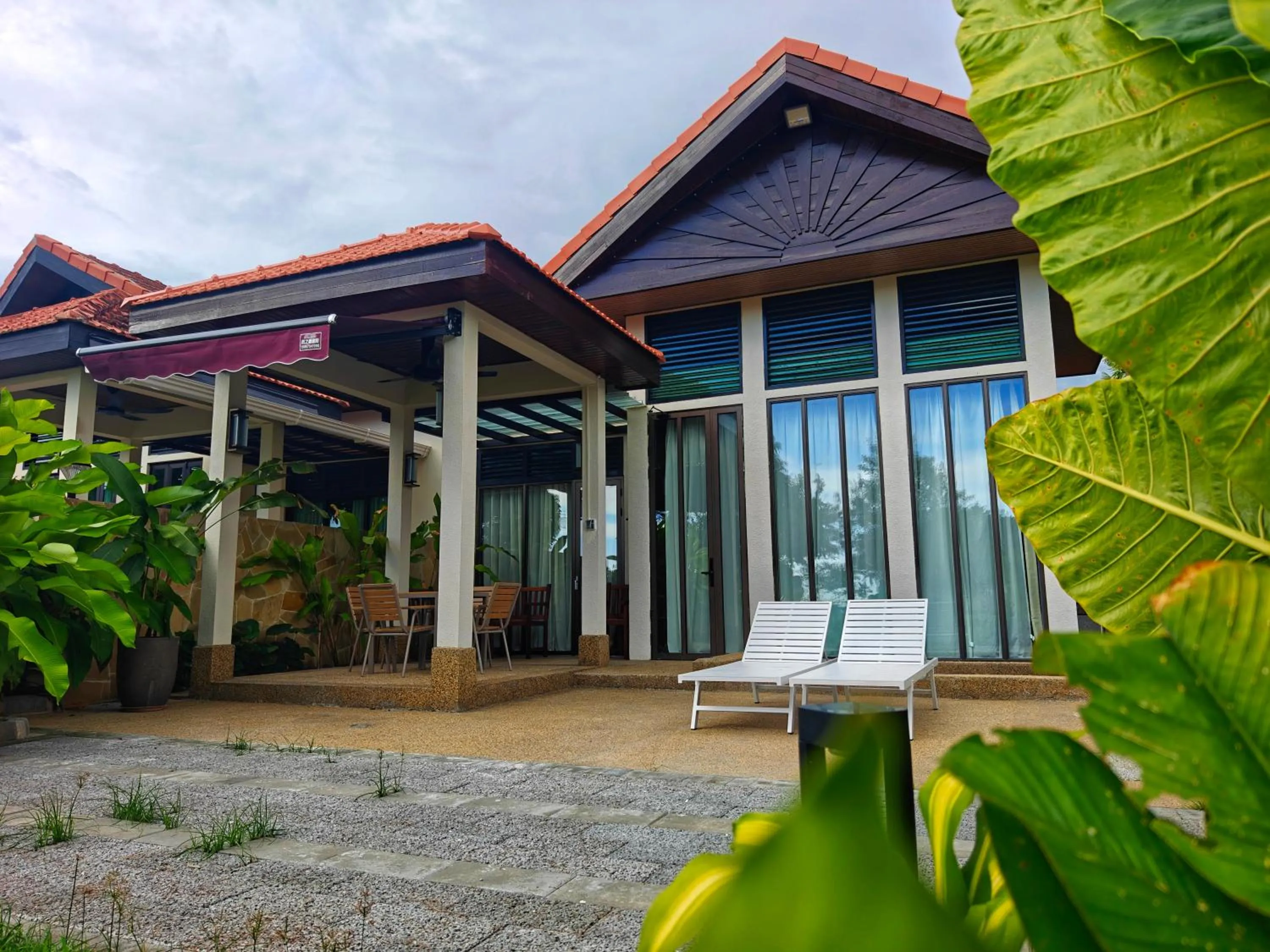 Sabah Beach Villas & Suites