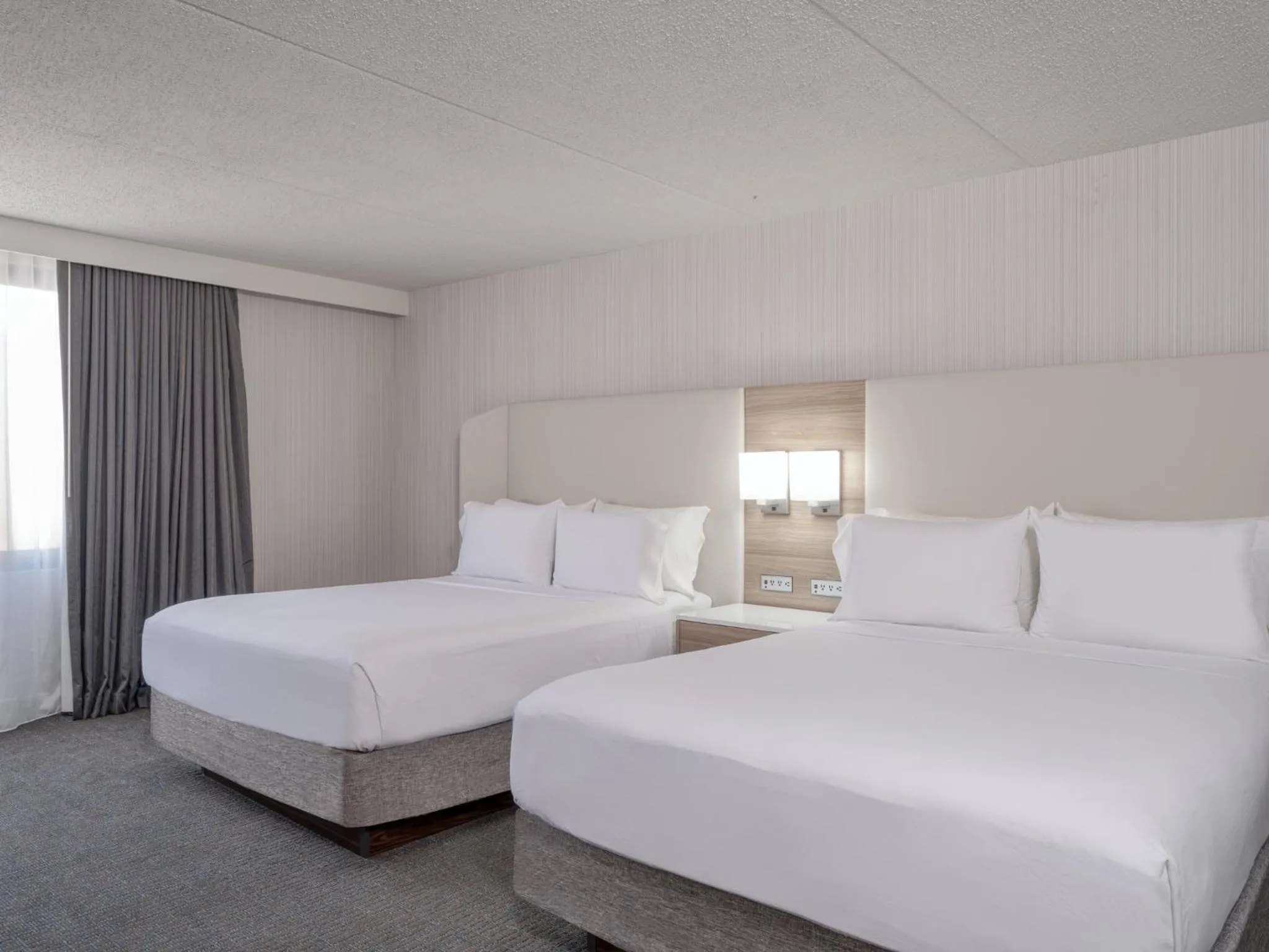 Photo of the whole room, Bed in Crowne Plaza Indianapolis-Airport by IHG