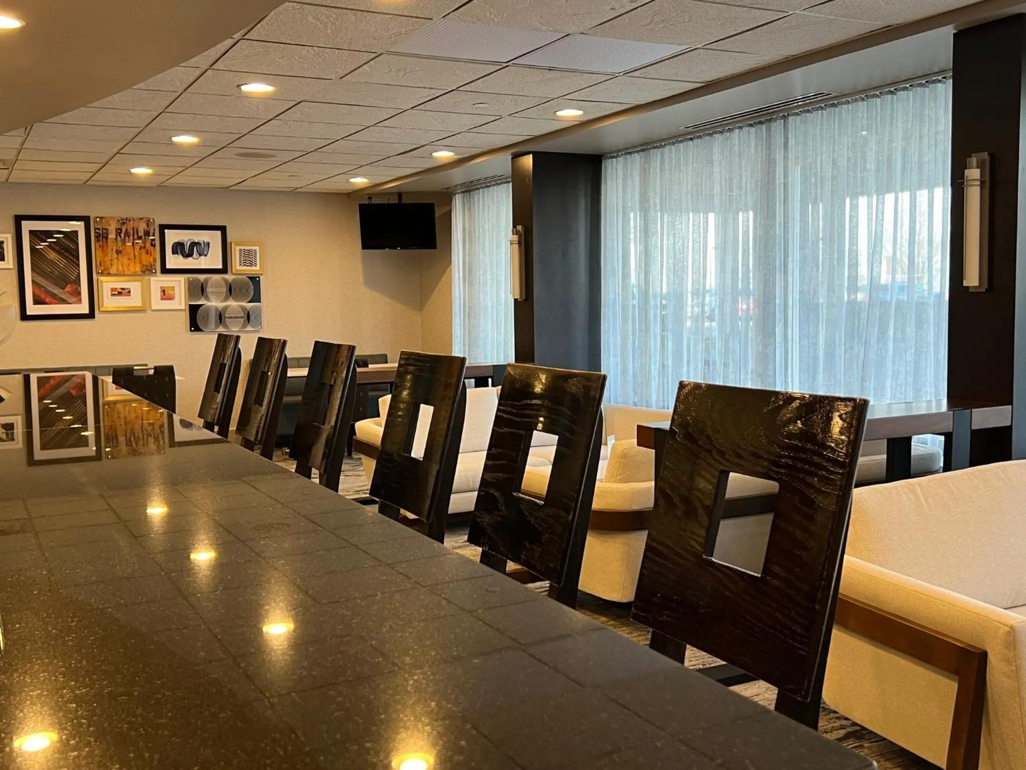 Lounge or bar in Crowne Plaza Indianapolis-Airport by IHG