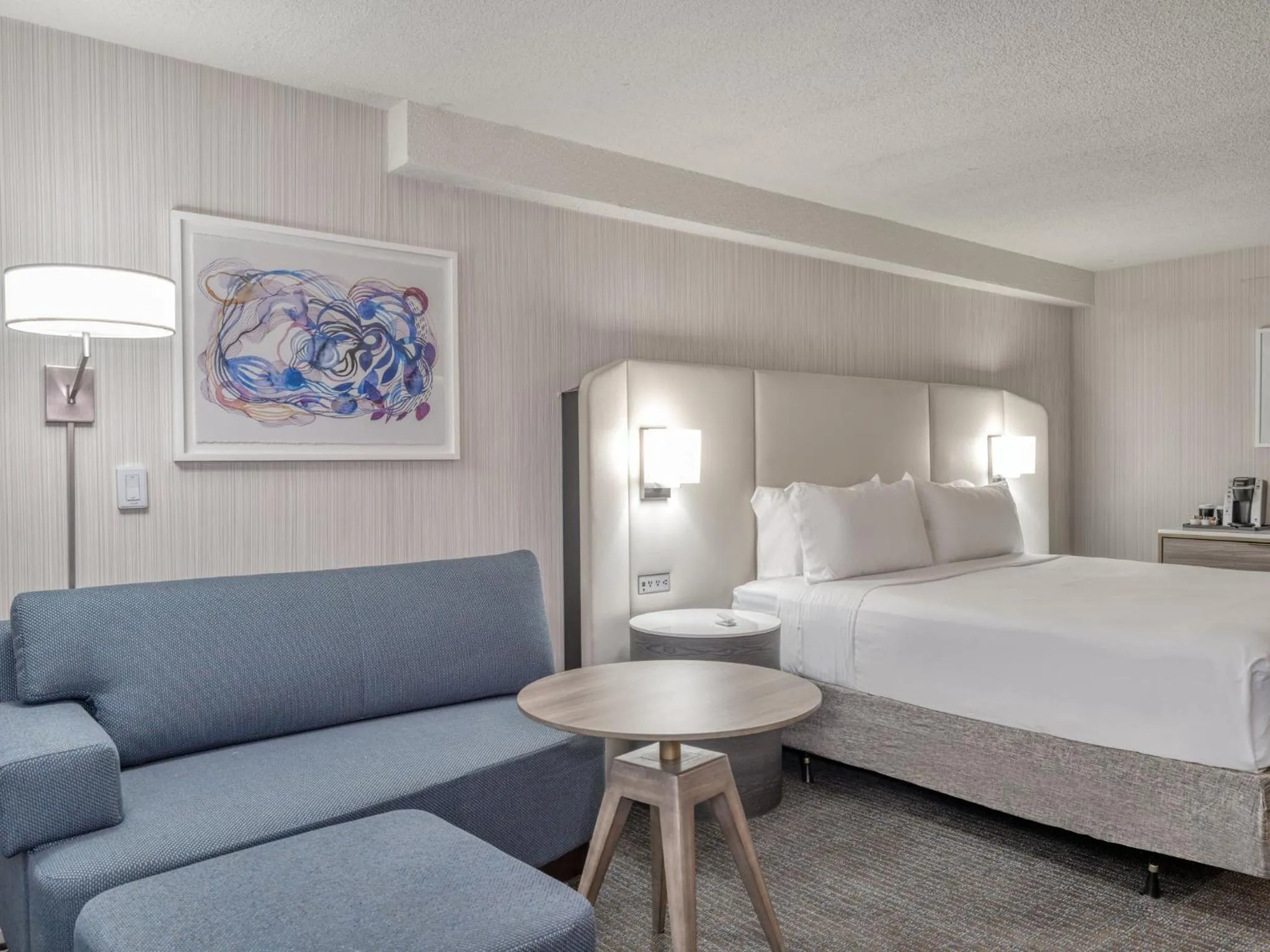 Photo of the whole room, Bed in Crowne Plaza Indianapolis-Airport by IHG