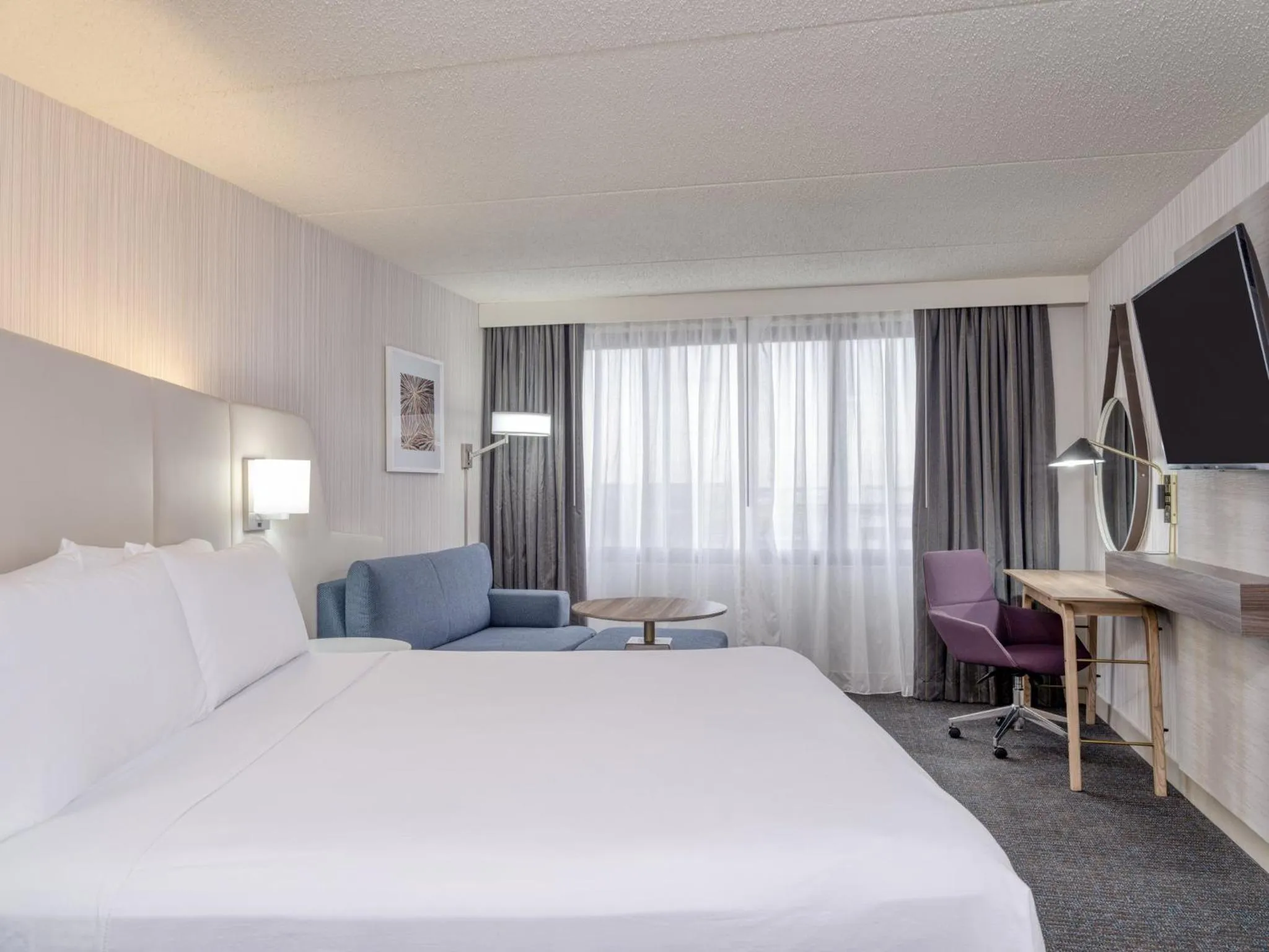 Photo of the whole room, Bed in Crowne Plaza Indianapolis-Airport by IHG