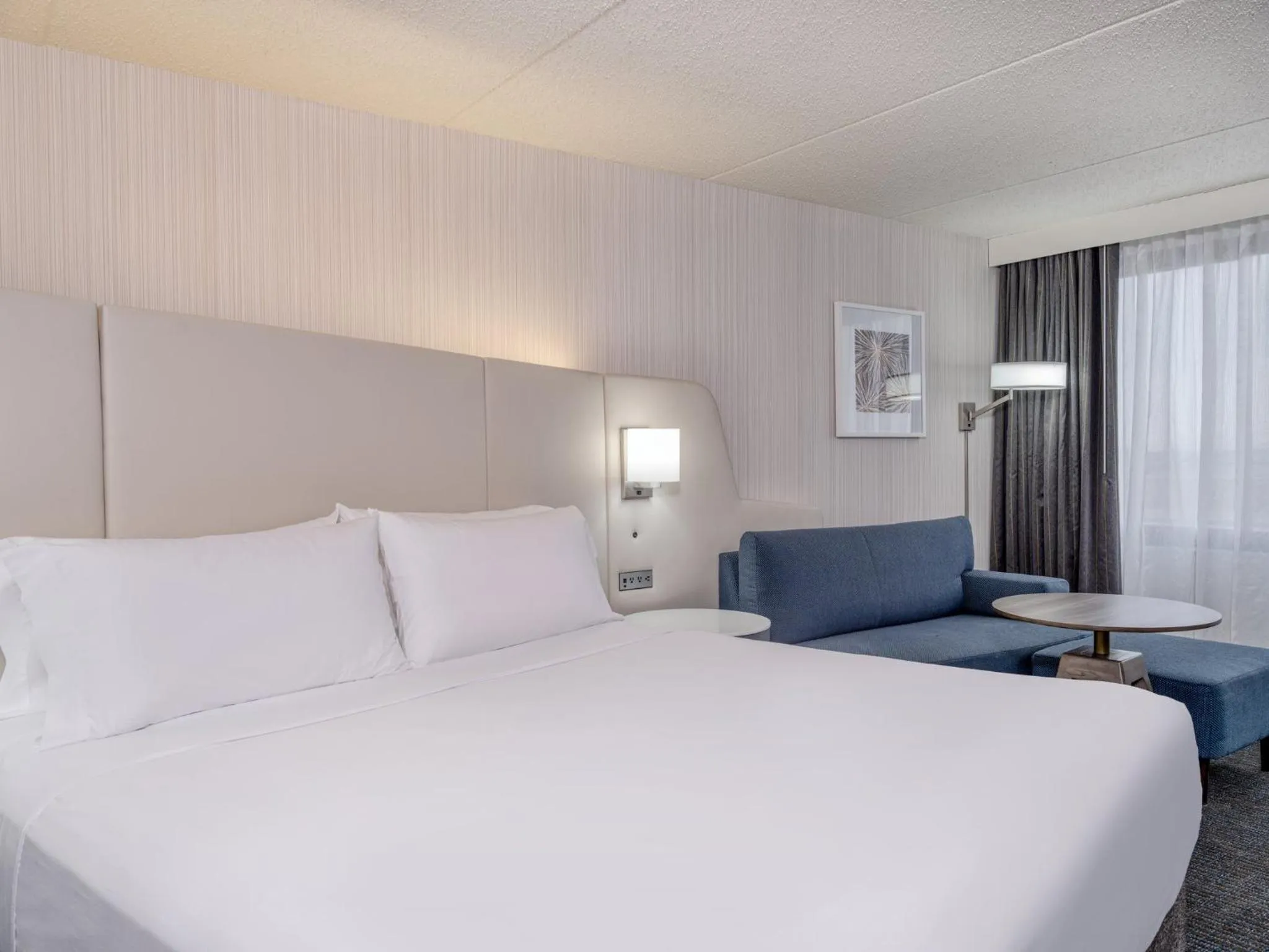 Photo of the whole room, Bed in Crowne Plaza Indianapolis-Airport by IHG