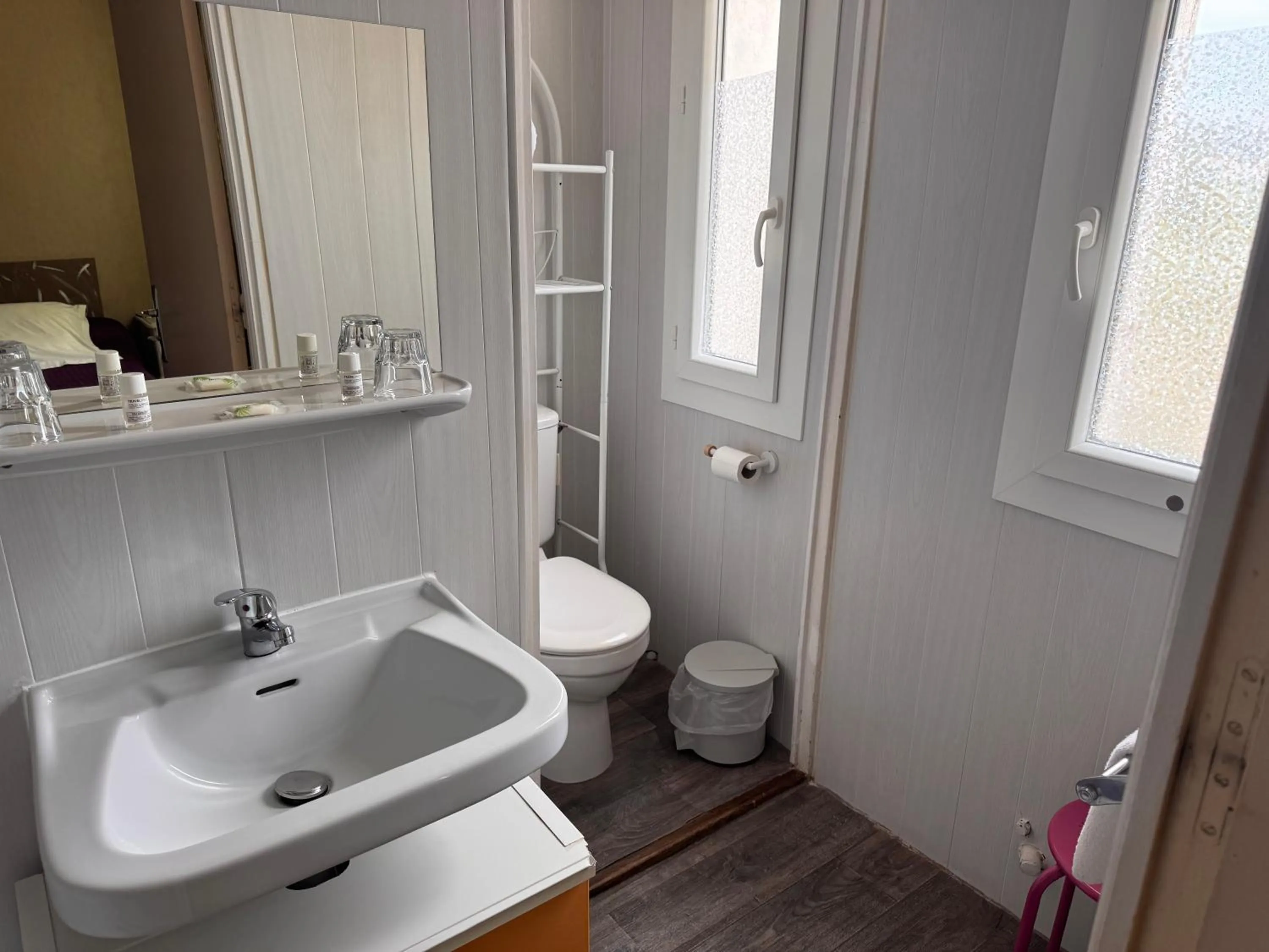 Toilet in Le Chemin Neuf