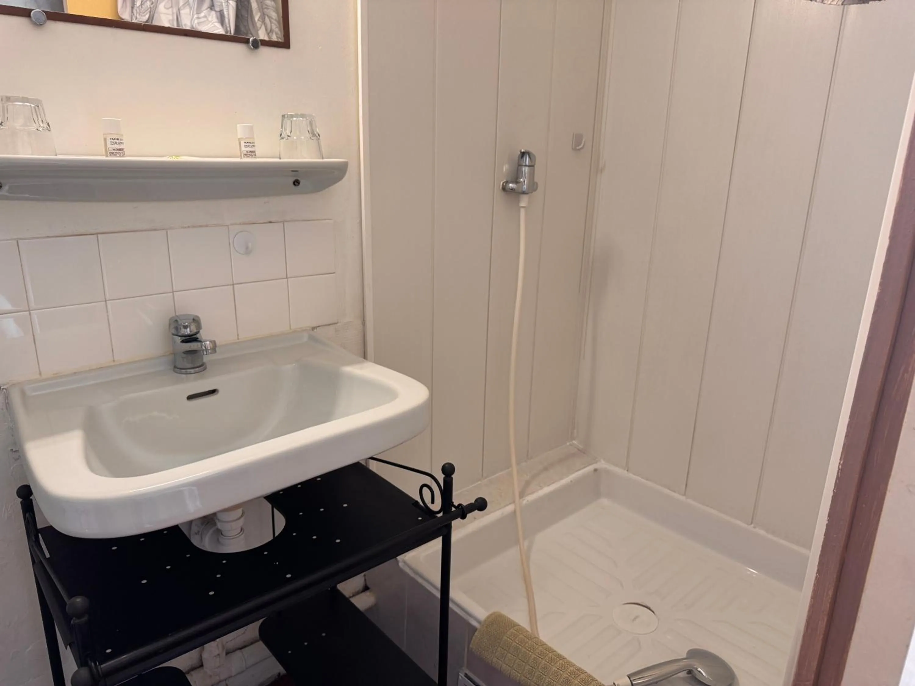 Shower in Le Chemin Neuf