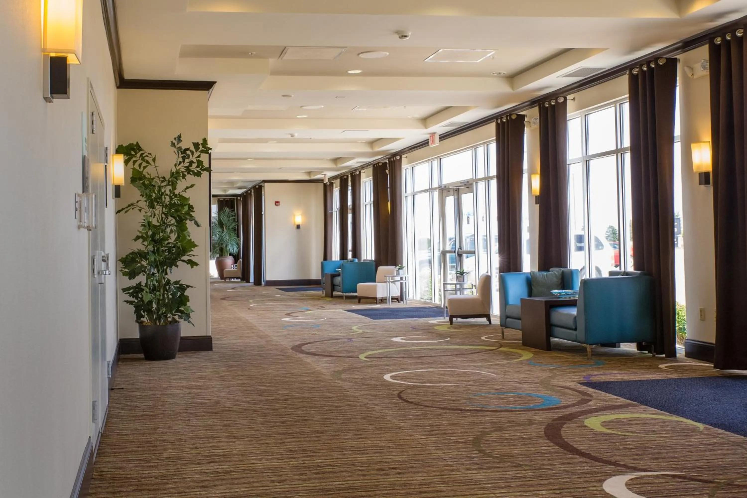 Meeting/conference room in Holiday Inn Hotel & Suites Bloomington Airport by IHG