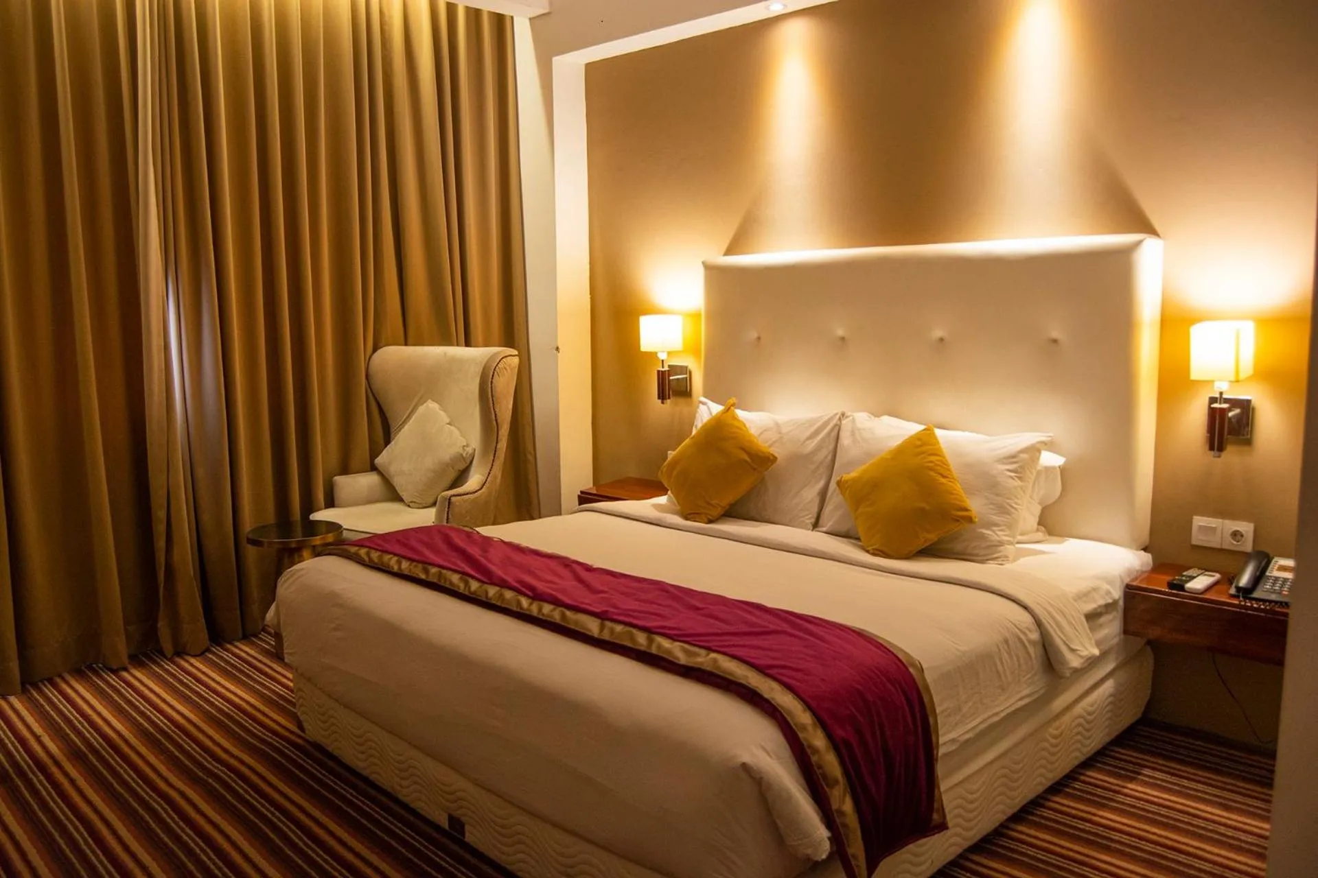 Bedroom, Bed in Royal Asnof Hotel Pekanbaru