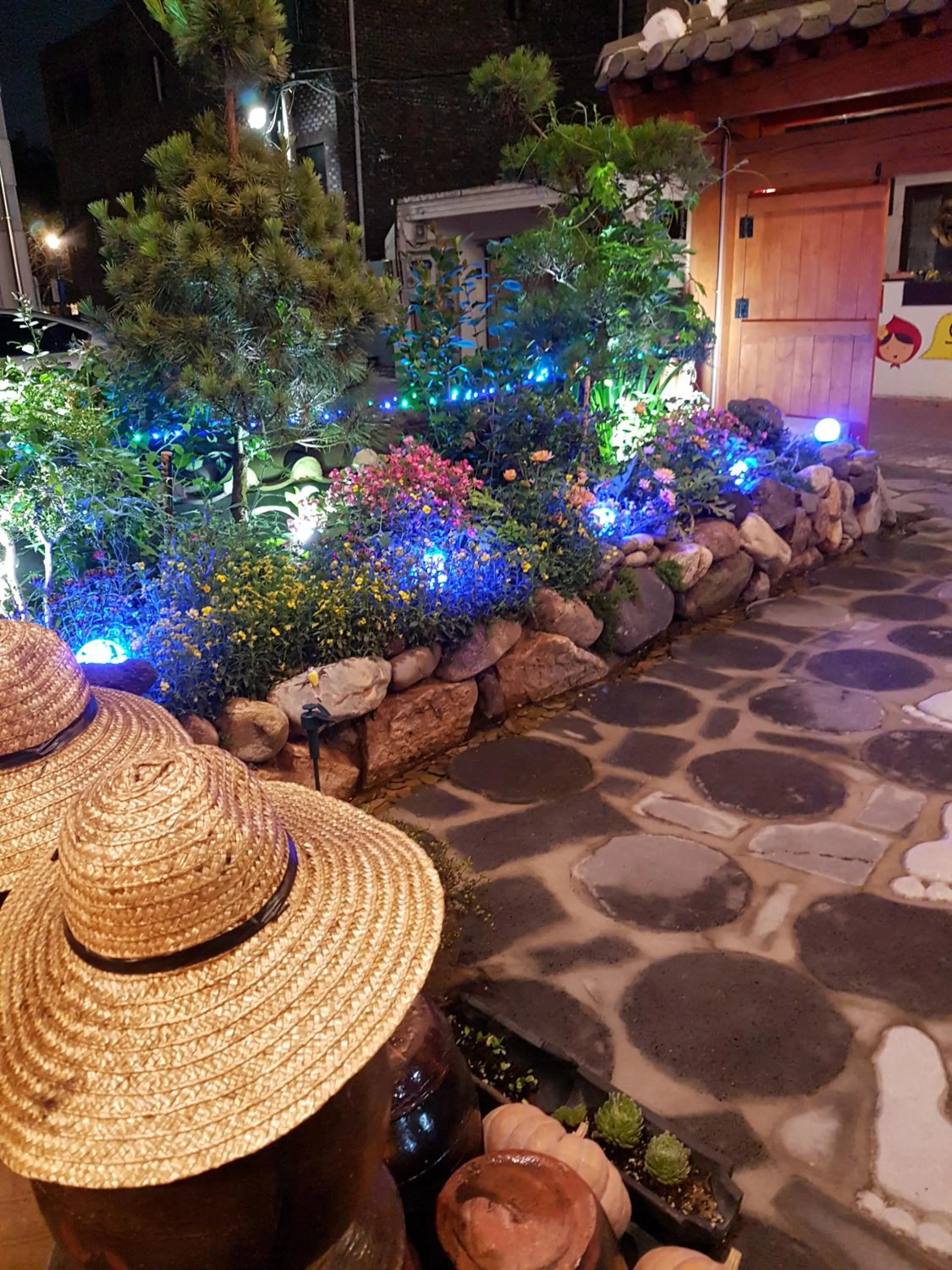 Garden view in Ddlanche Guesthouse New Building