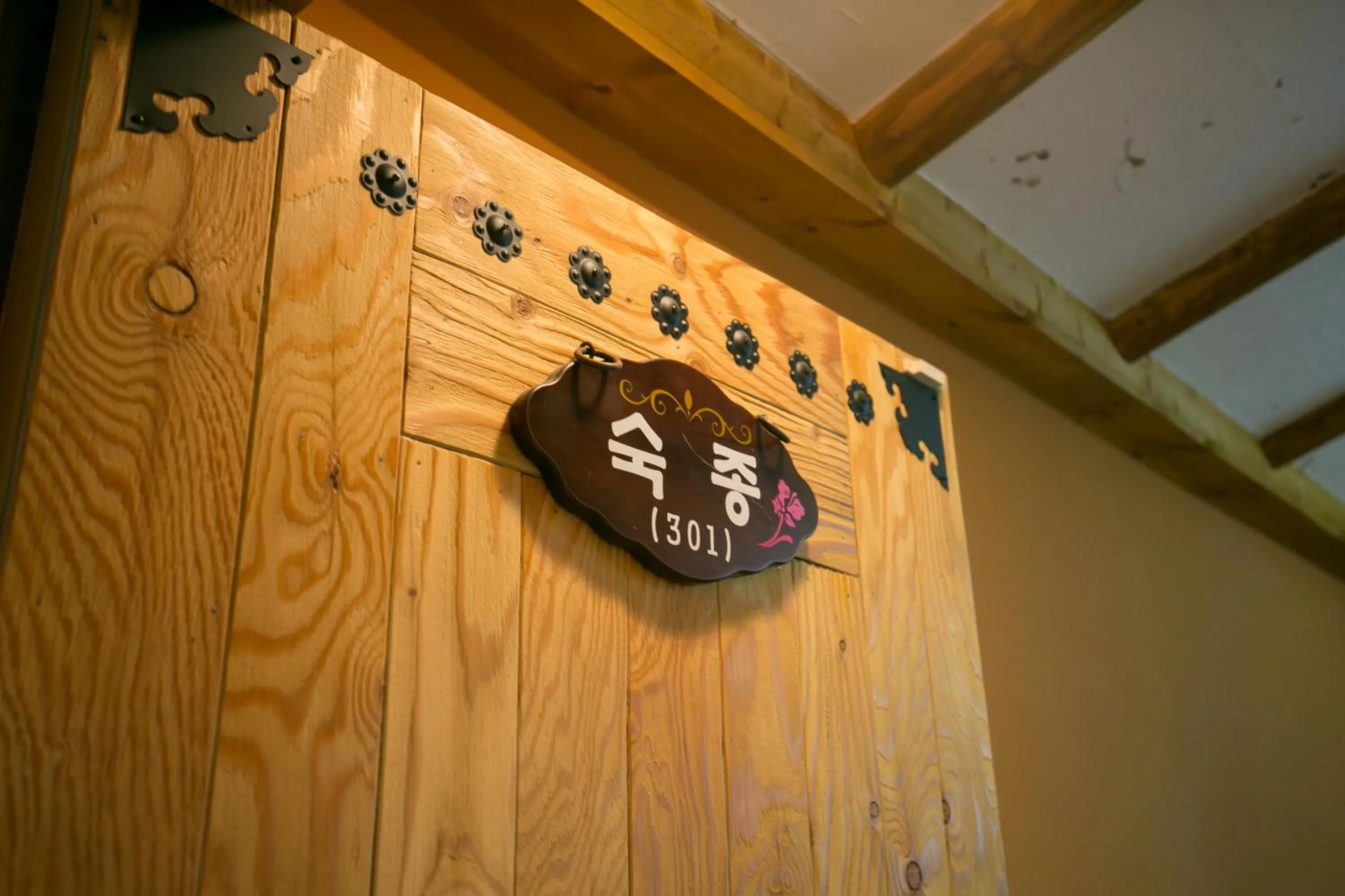 Property logo or sign in Ddlanche Guesthouse New Building