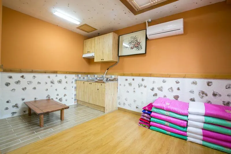 Bedroom, Kitchen/Kitchenette in Ddlanche Guesthouse New Building