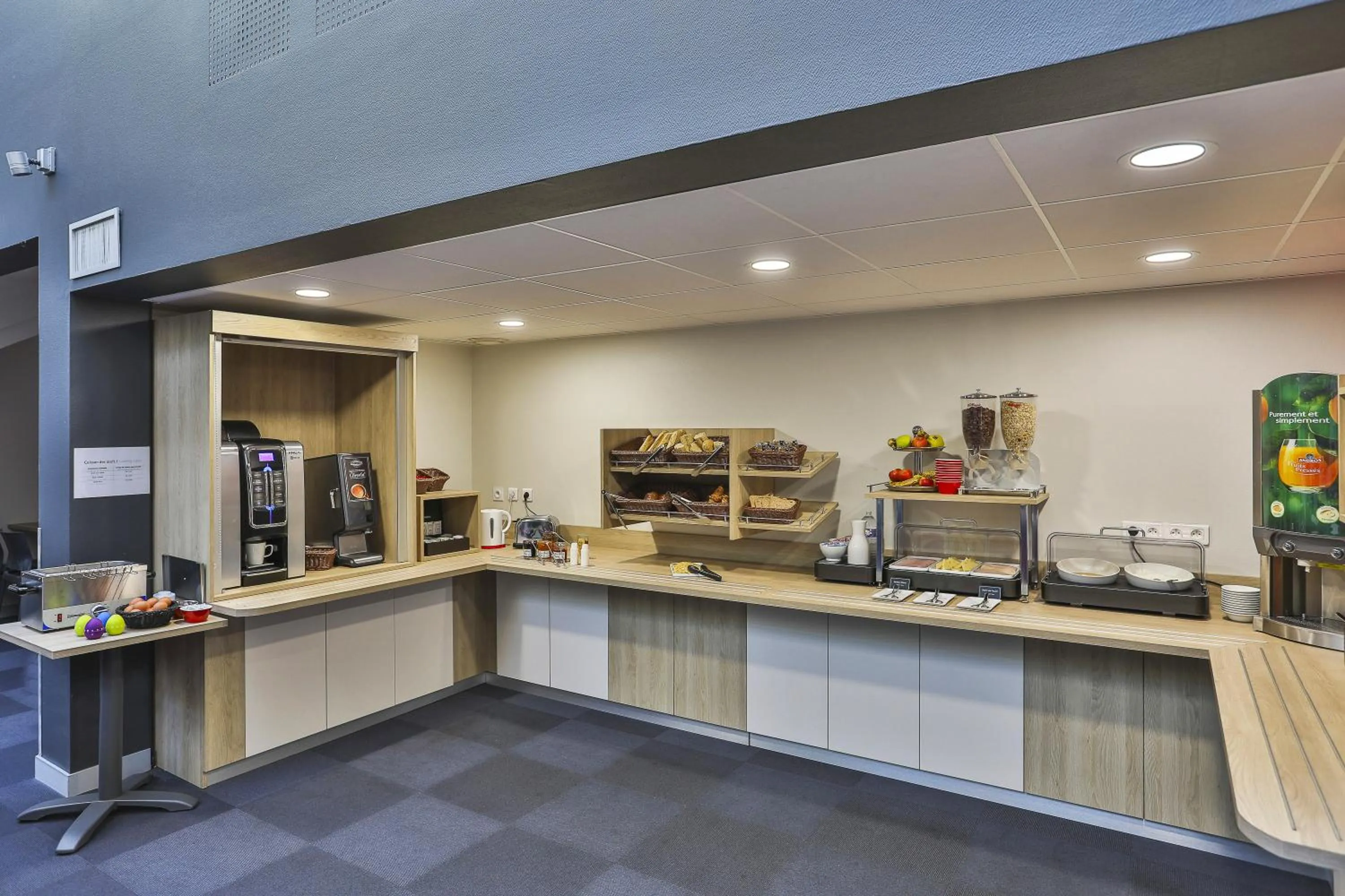 Breakfast in ACE Hôtel Vendée Saint Hermine