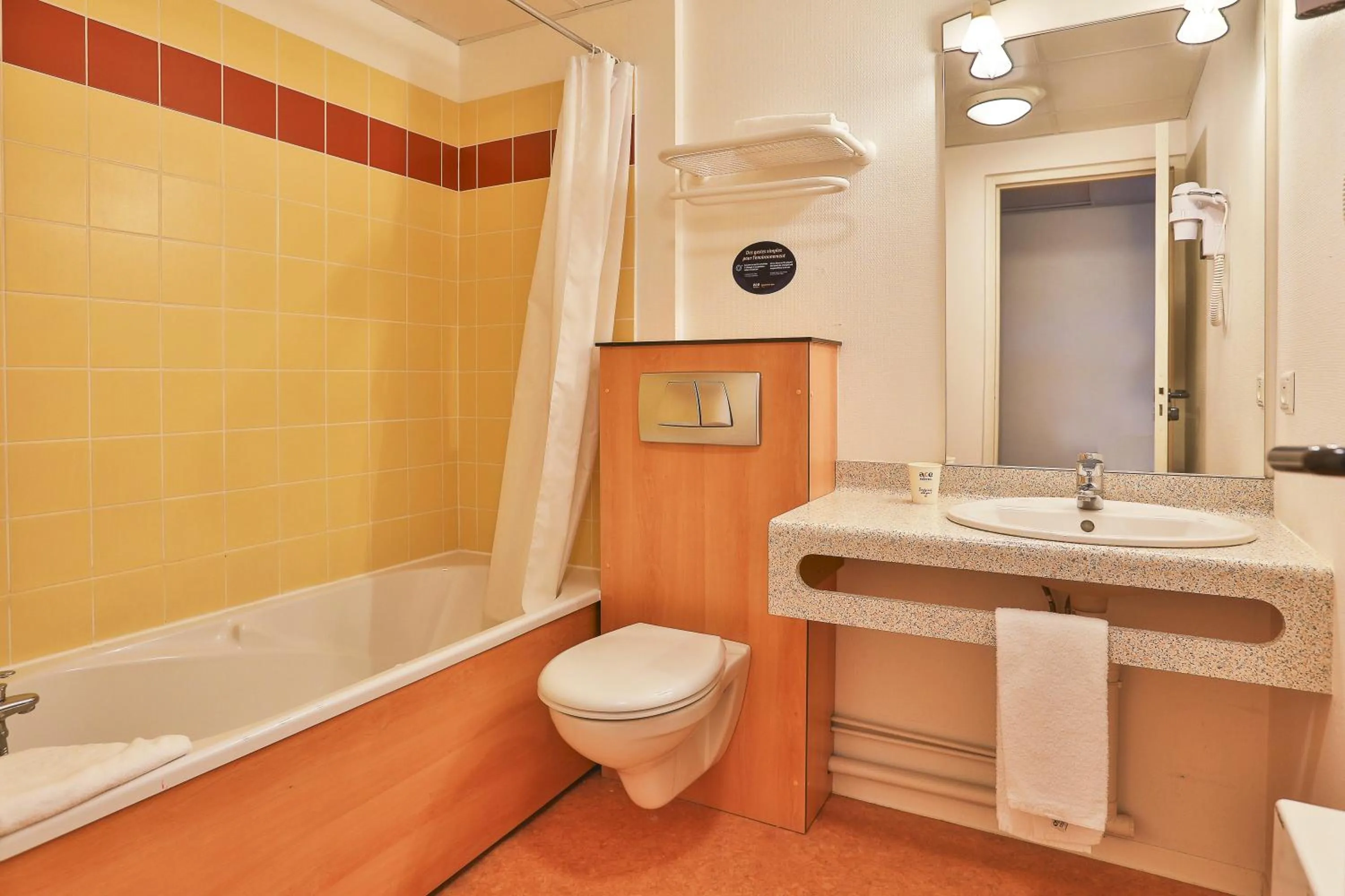Bathroom in ACE Hôtel Vendée Saint Hermine