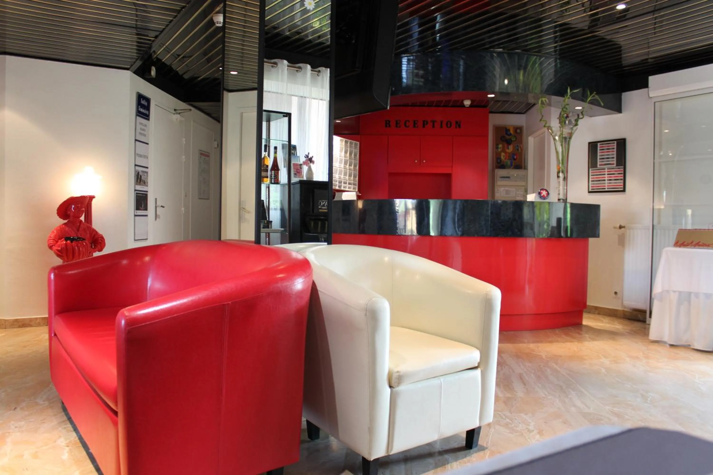 Lobby or reception in Kyriad Direct Rennes Ouest