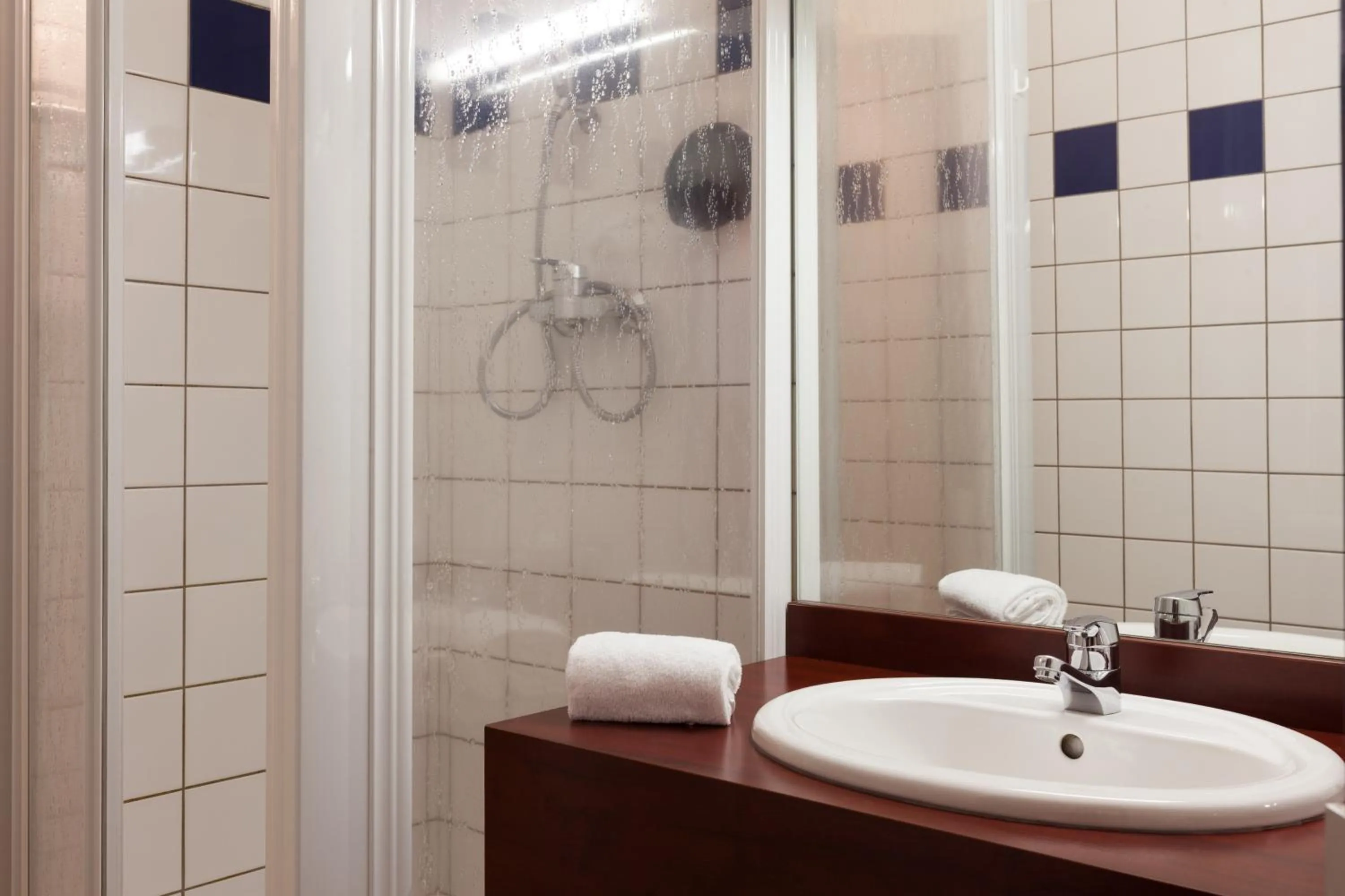 Shower in Kyriad Direct Rennes Ouest