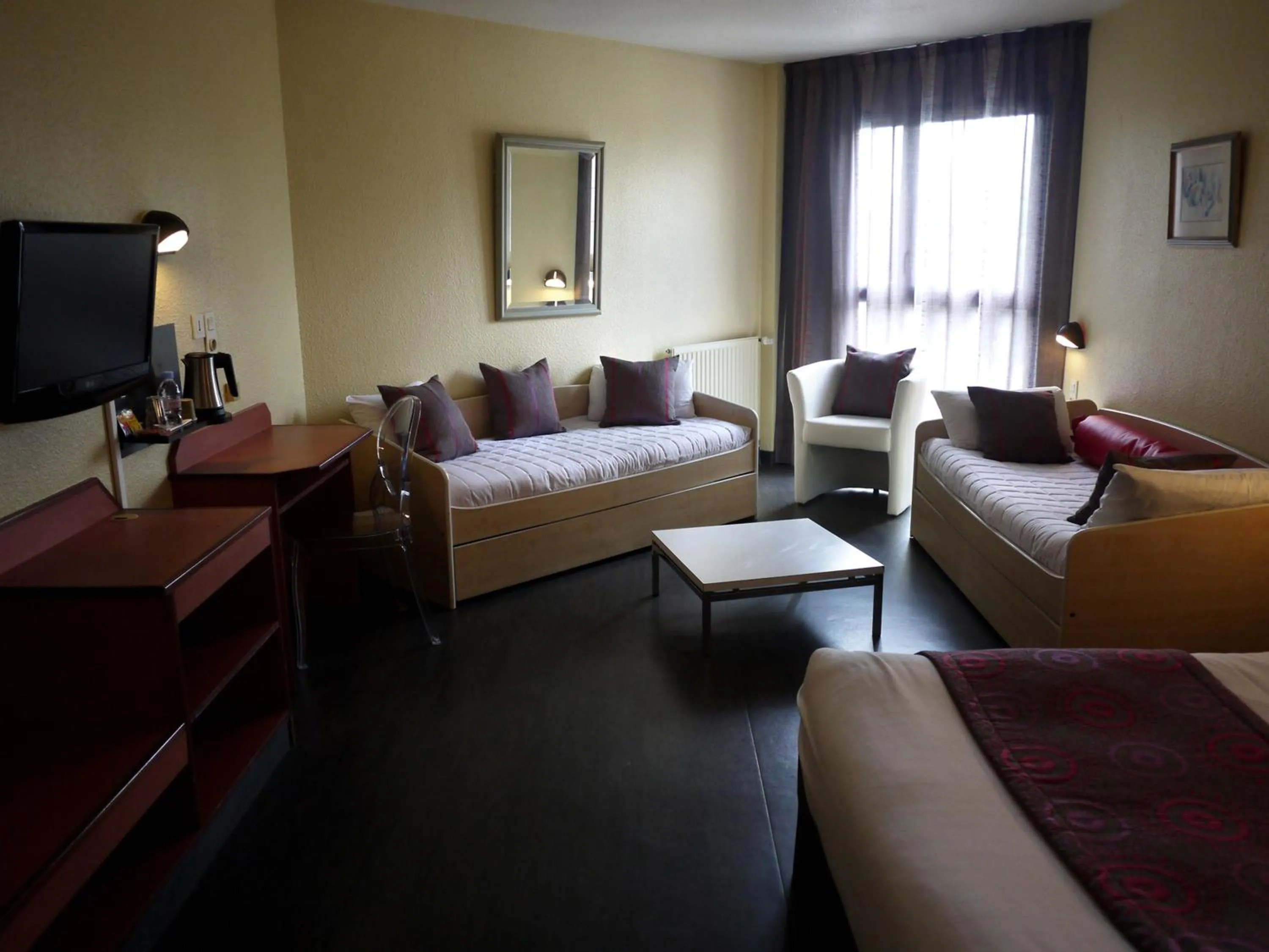 Shower, Bed in Kyriad Direct Rennes Ouest