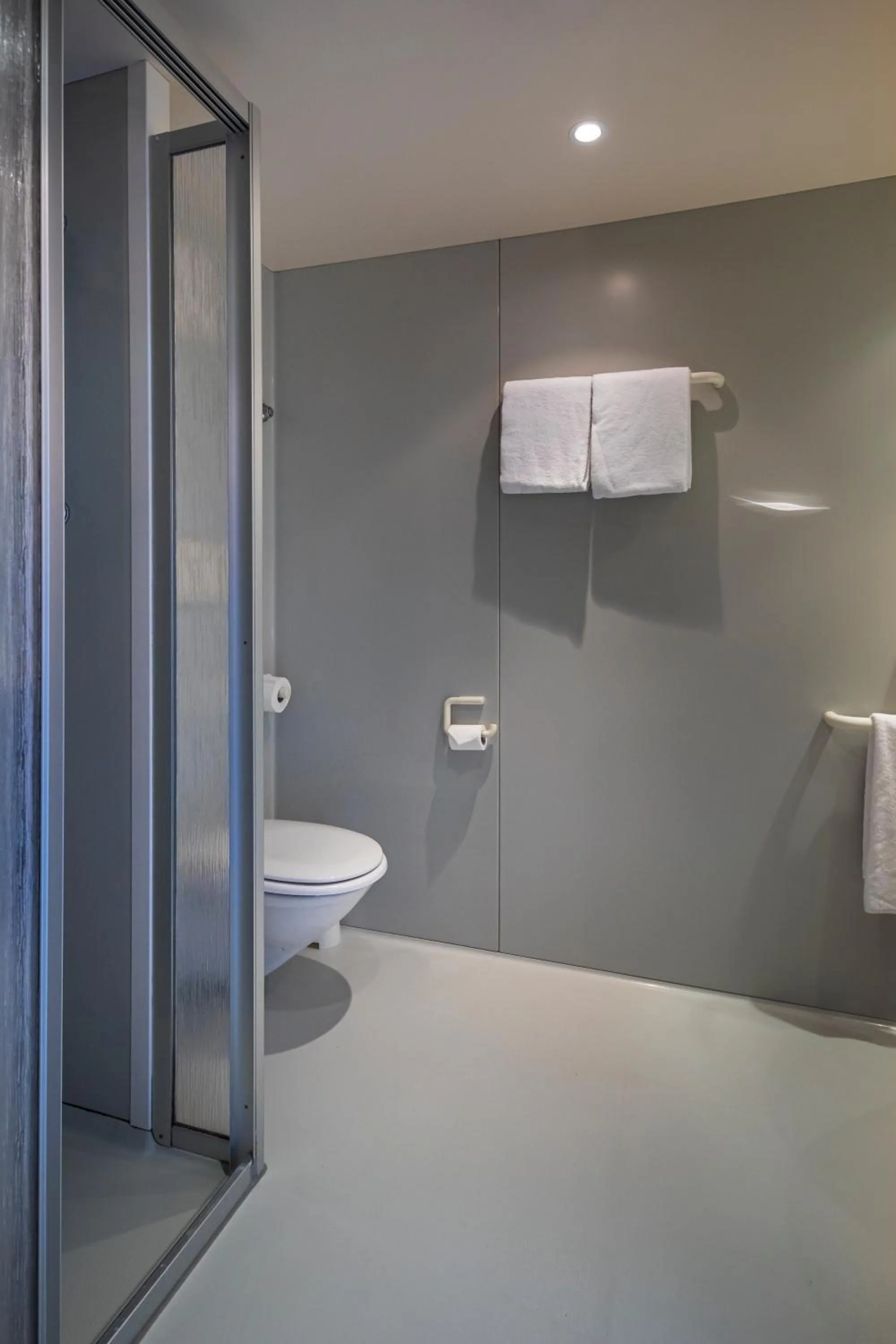 Bathroom in Roomingtons Lüneburger Heide