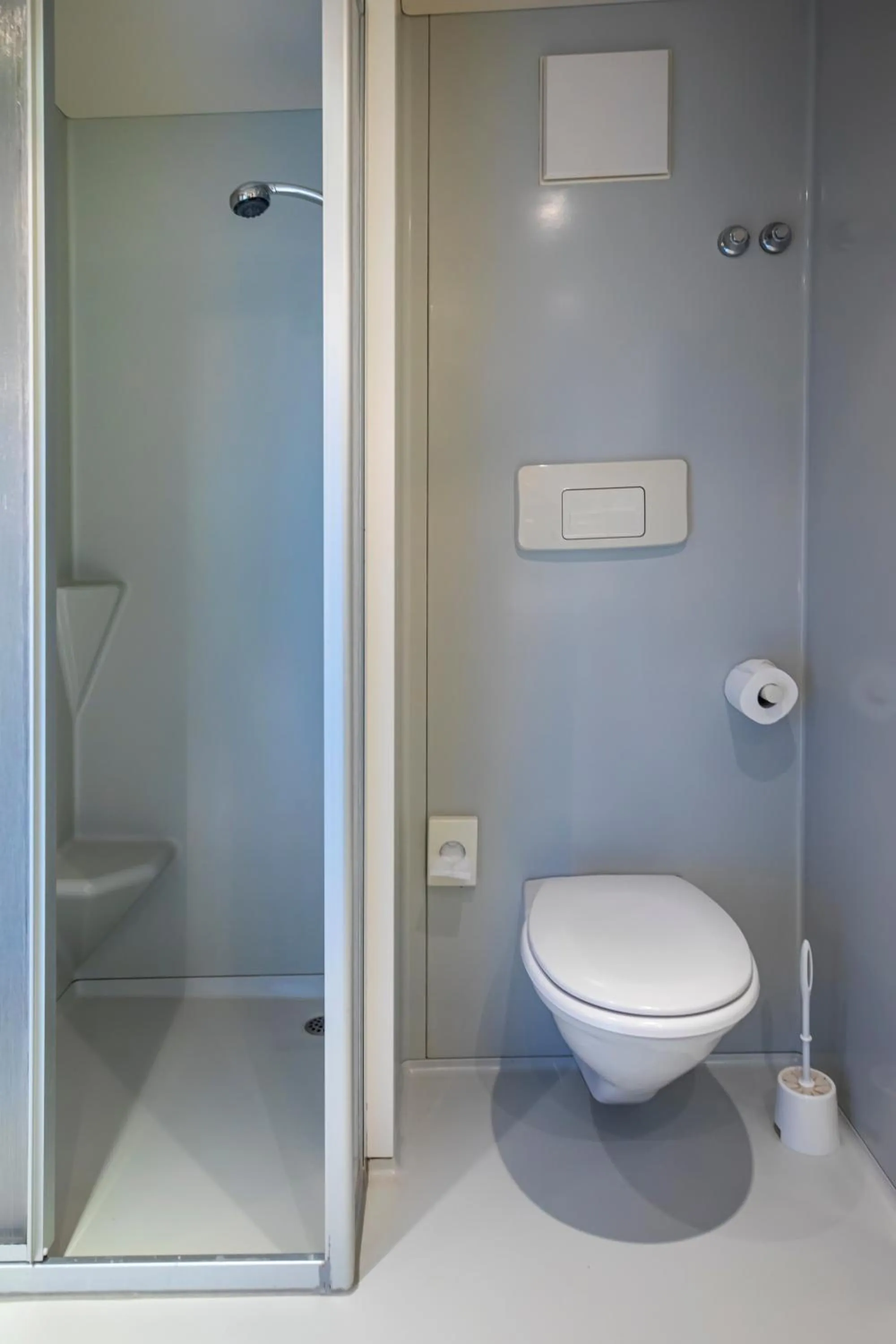 Bathroom in Roomingtons Lüneburger Heide