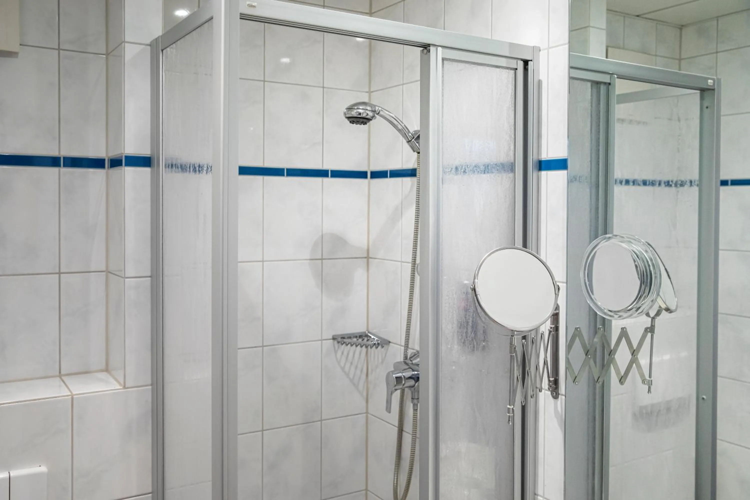 Bathroom in Roomingtons Lüneburger Heide