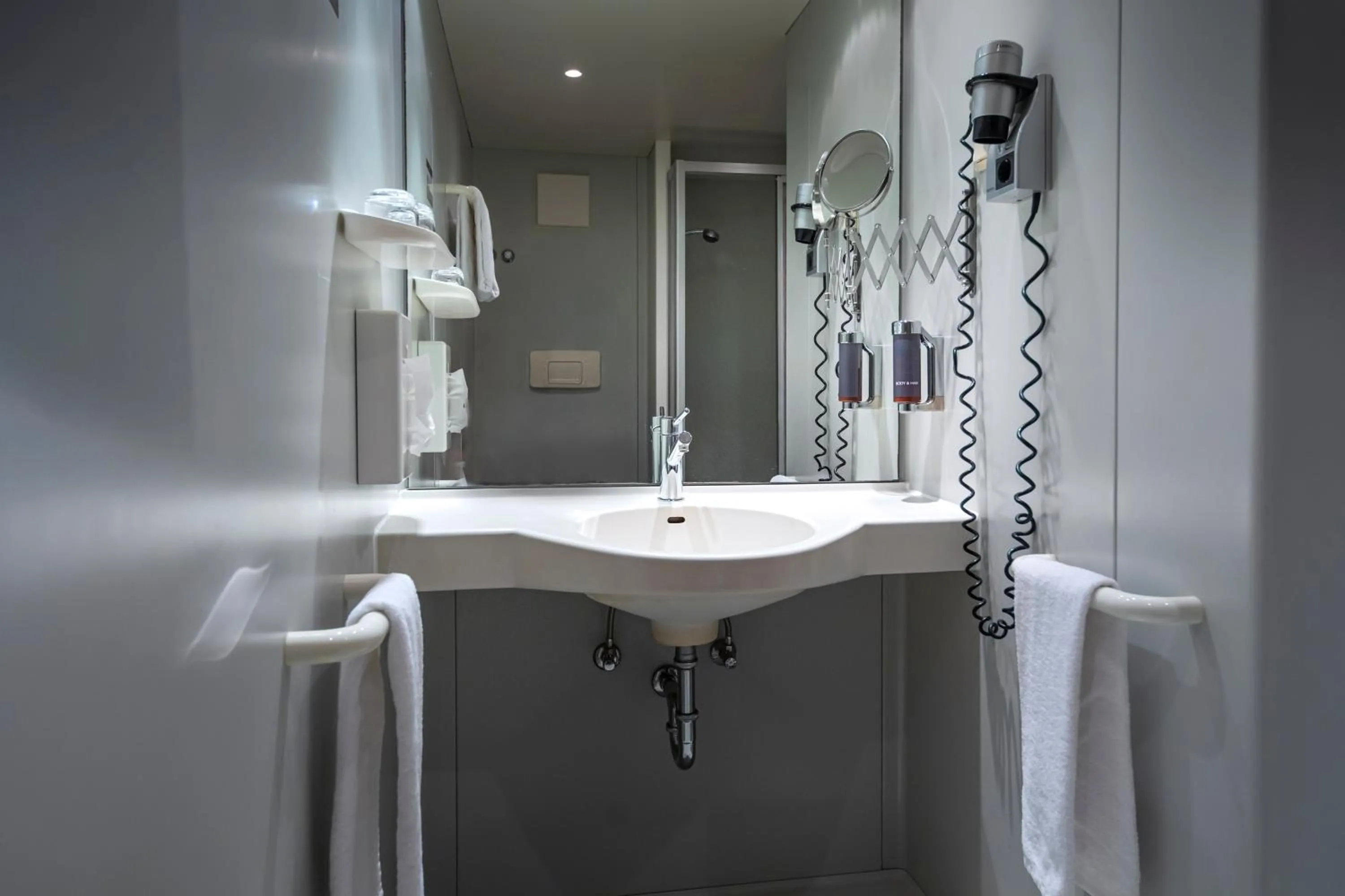 Bathroom in Roomingtons Lüneburger Heide