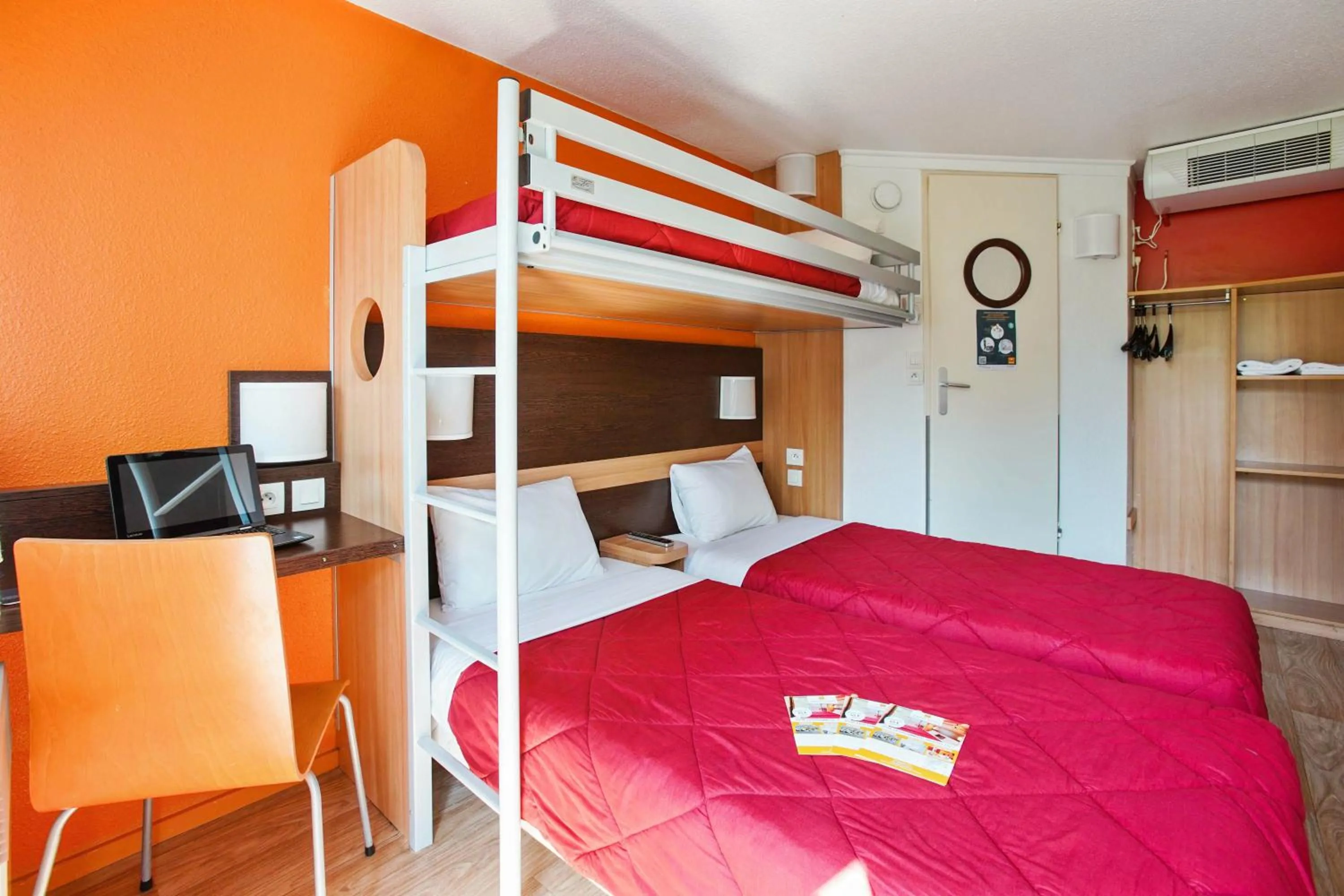 Bed in Première Classe Villejust