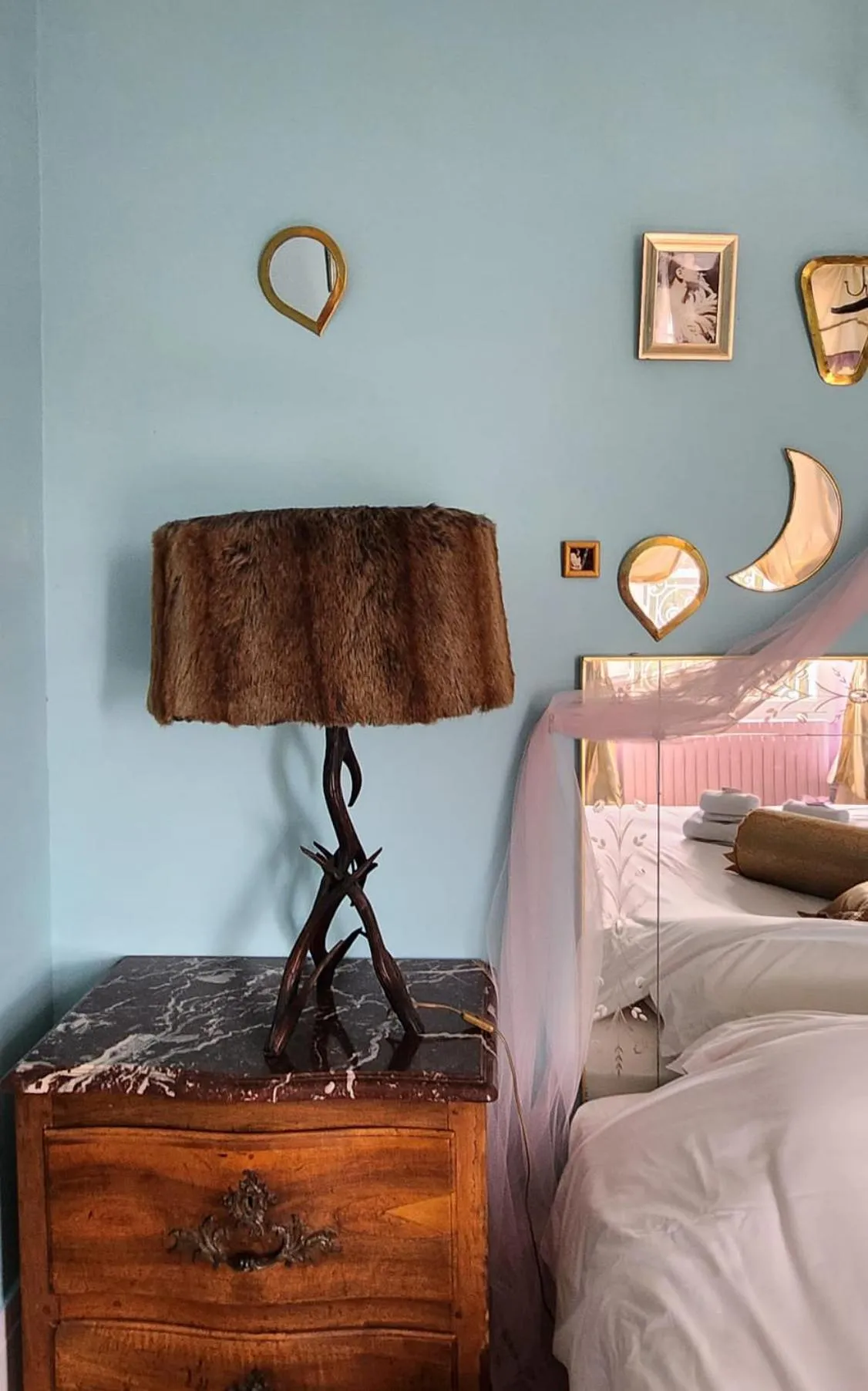 Decorative detail, Bed in Maison d'hôtes Stella Cadente