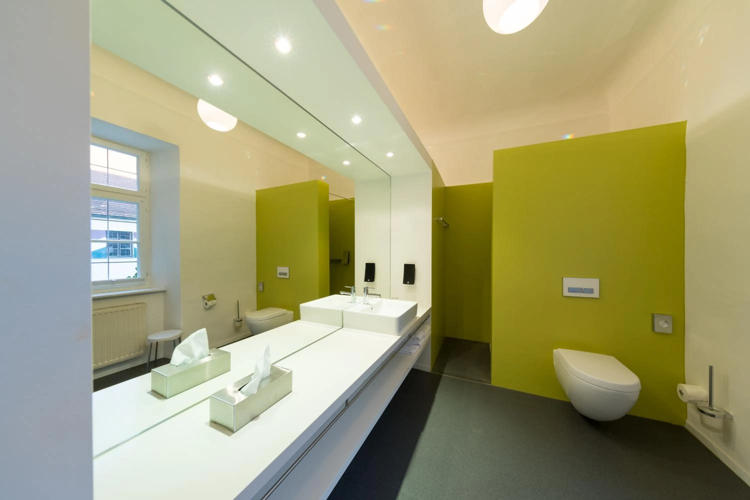 Toilet in Schlossparkhotel Mariakirchen