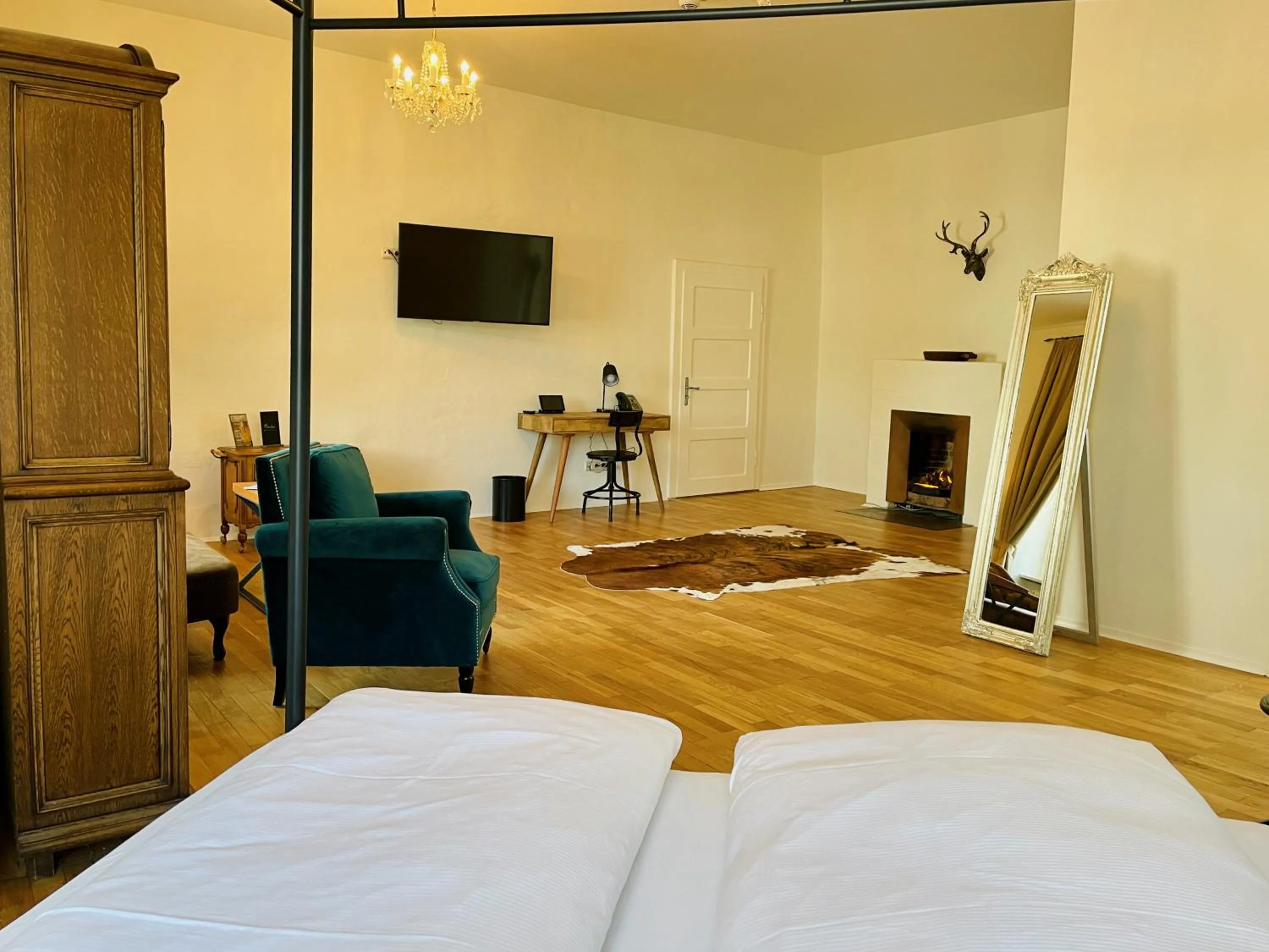 Bedroom, Bed in Schlossparkhotel Mariakirchen