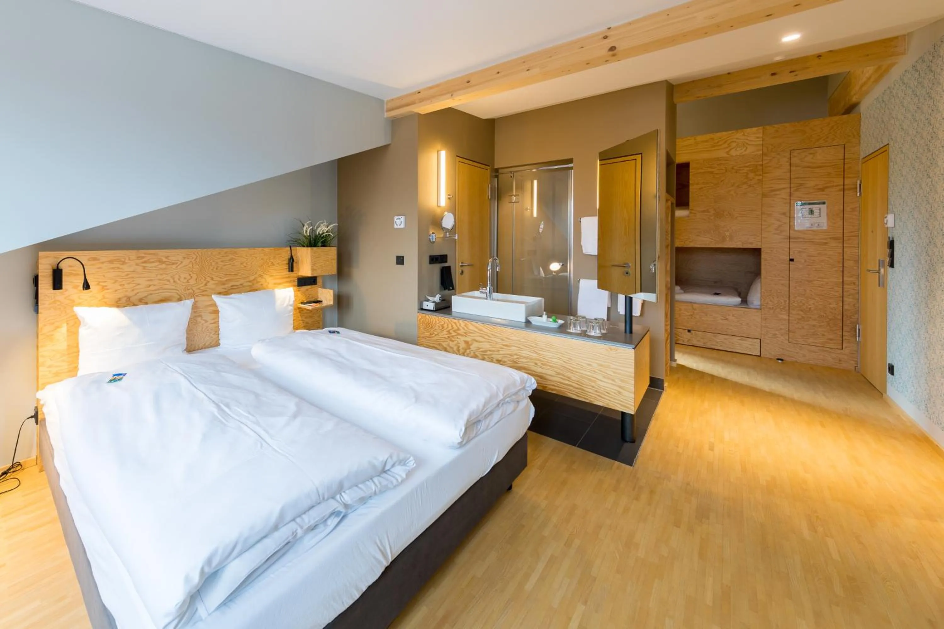 Photo of the whole room, Bed in Schlossparkhotel Mariakirchen