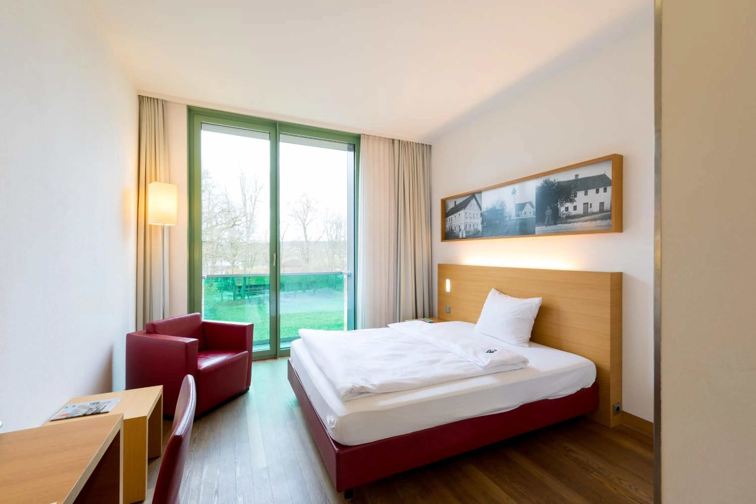 View (from property/room), Bed in Schlossparkhotel Mariakirchen