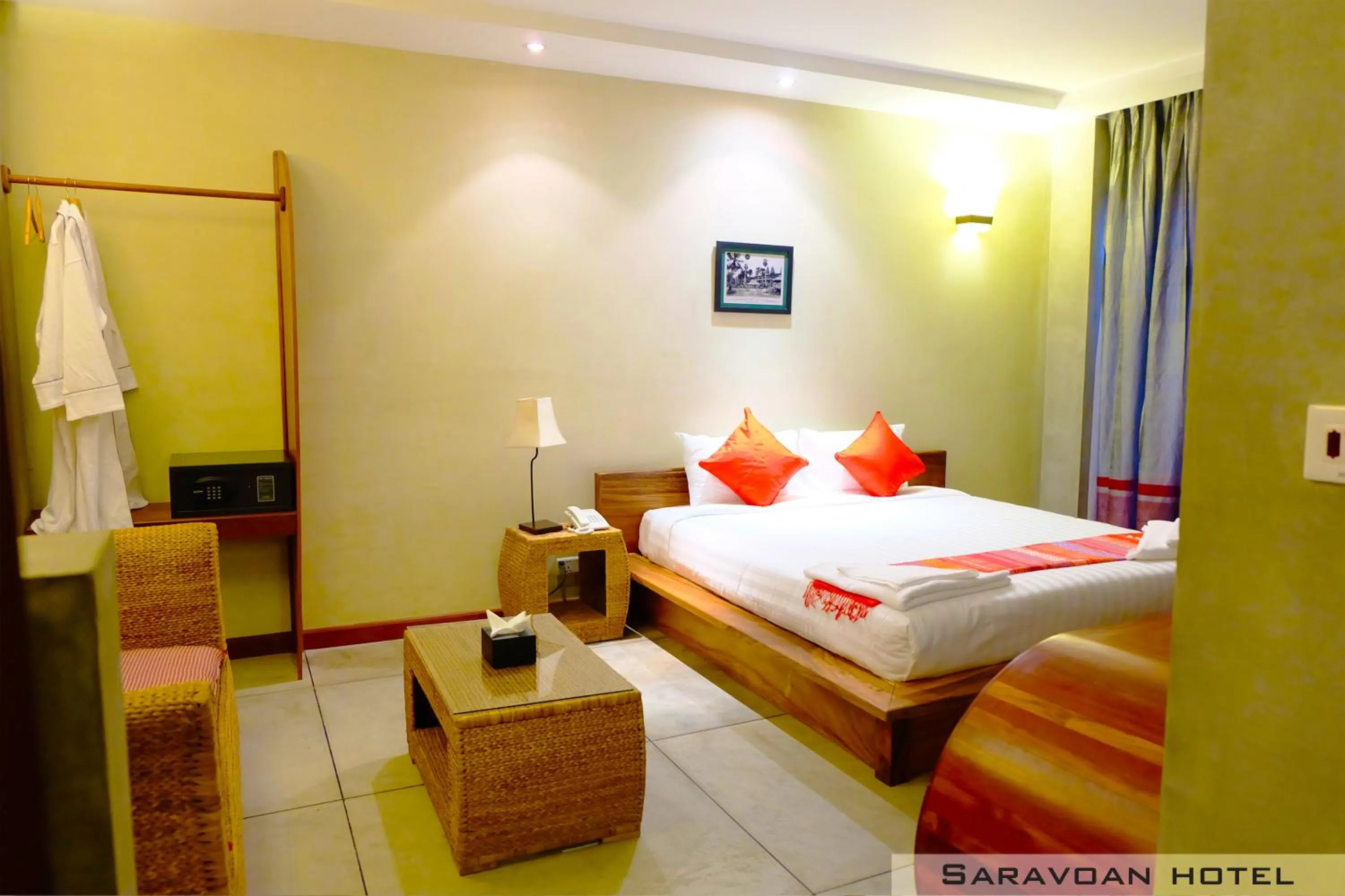 Photo of the whole room, Bed in Saravoan Royal Palace