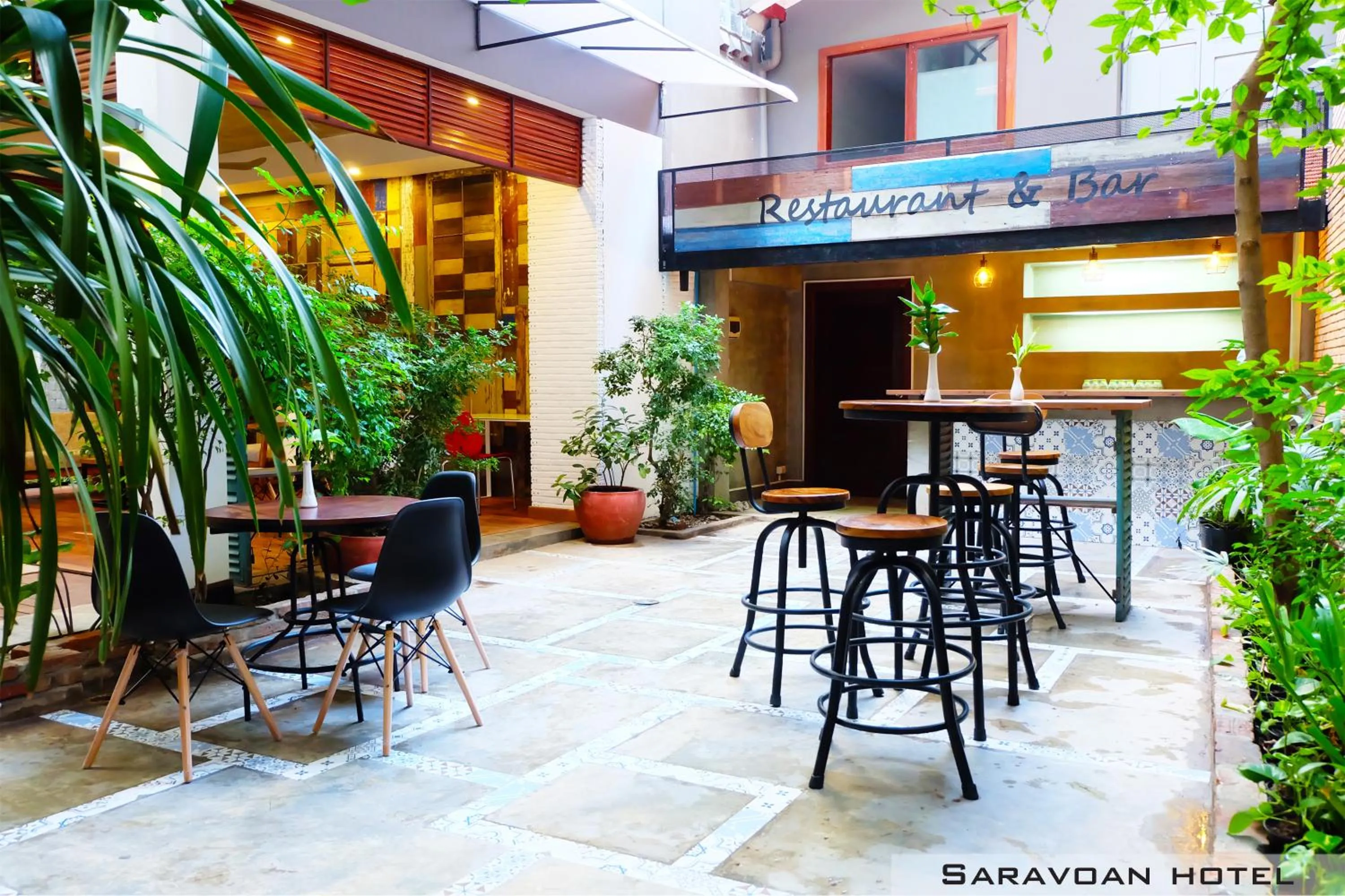 Restaurant/places to eat in Saravoan Royal Palace