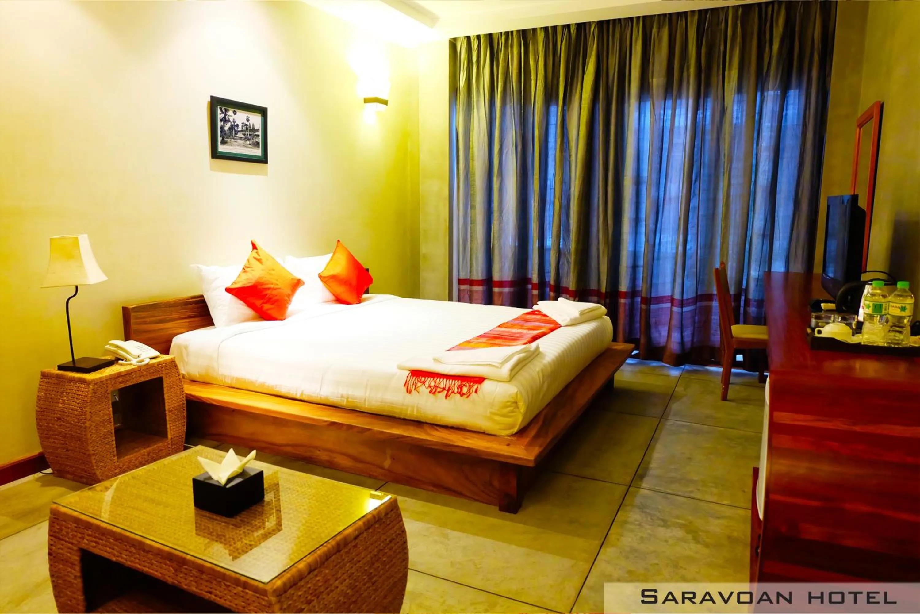 Photo of the whole room, Bed in Saravoan Royal Palace