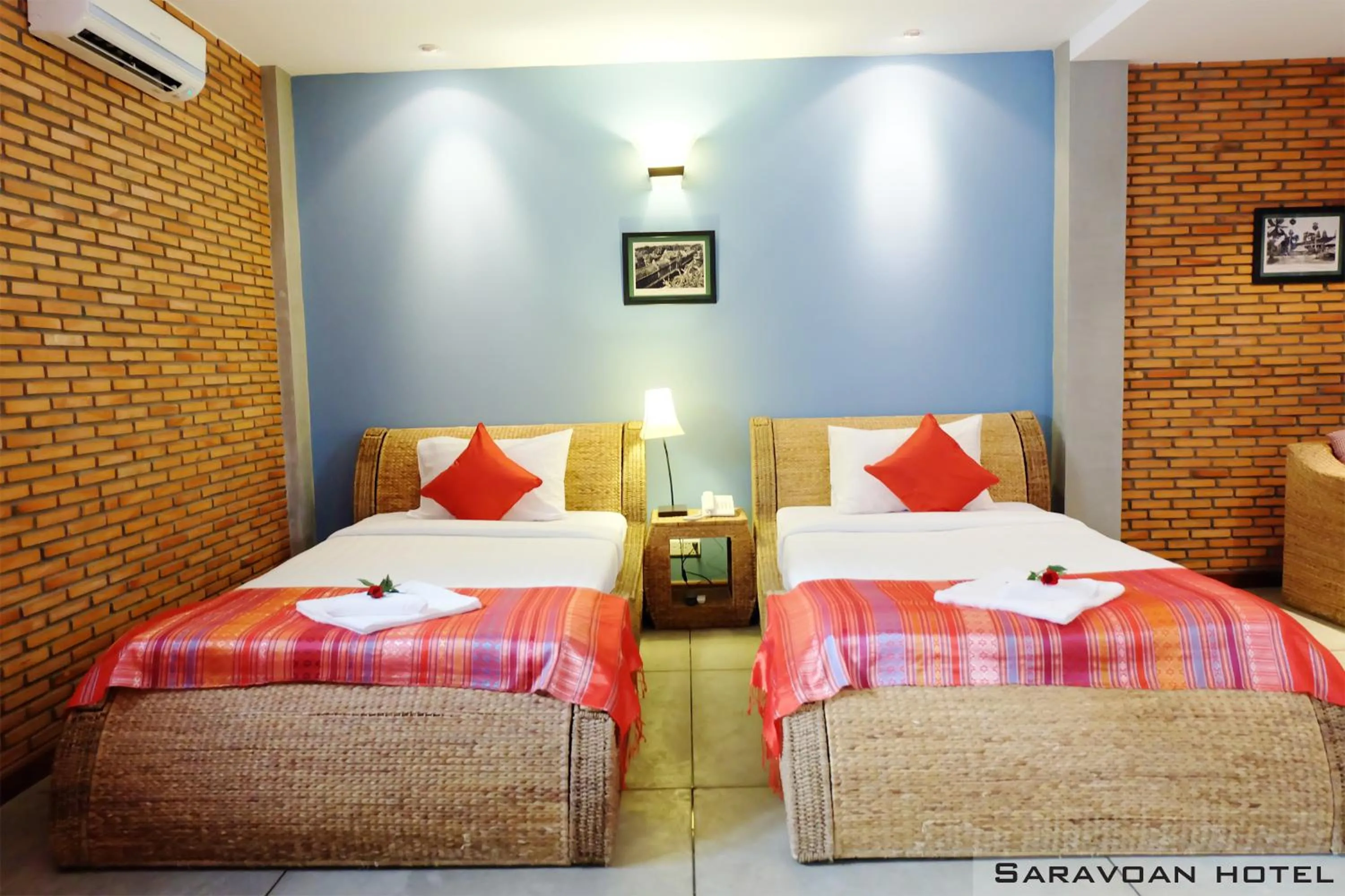 Photo of the whole room, Bed in Saravoan Royal Palace