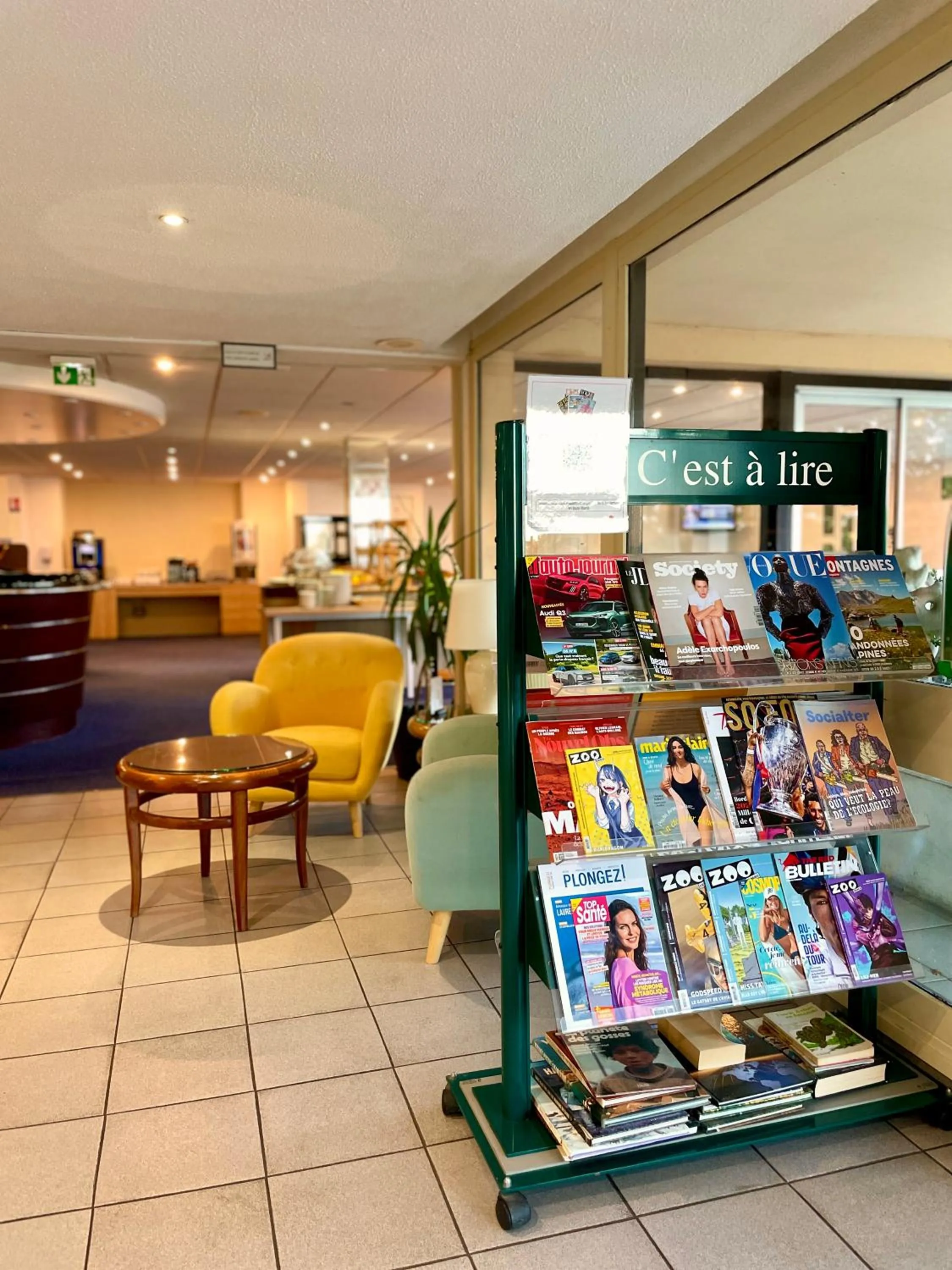Lobby or reception in Kyriad Nemours