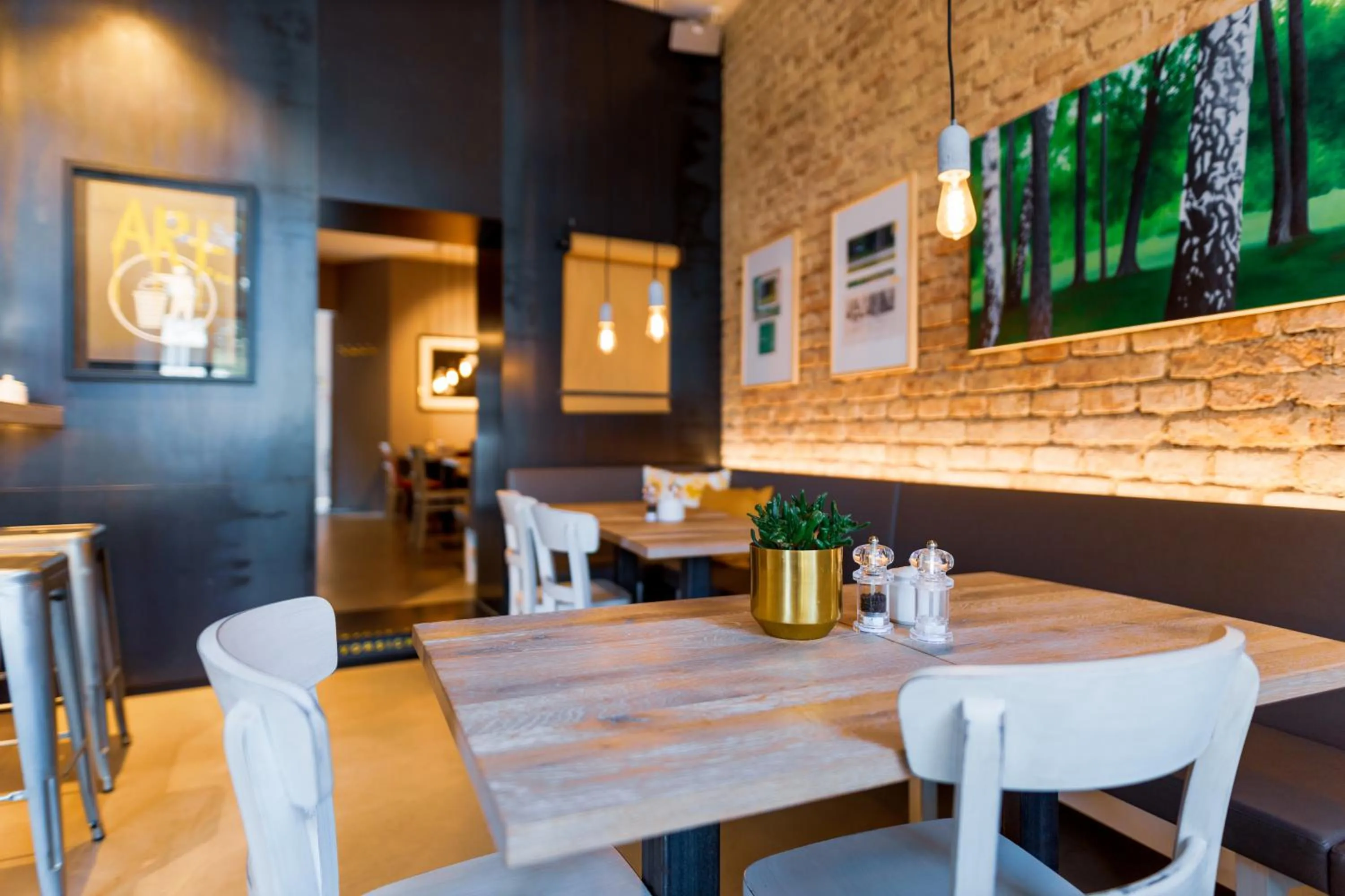 Restaurant/places to eat in mk hotel münchen max-weber-platz