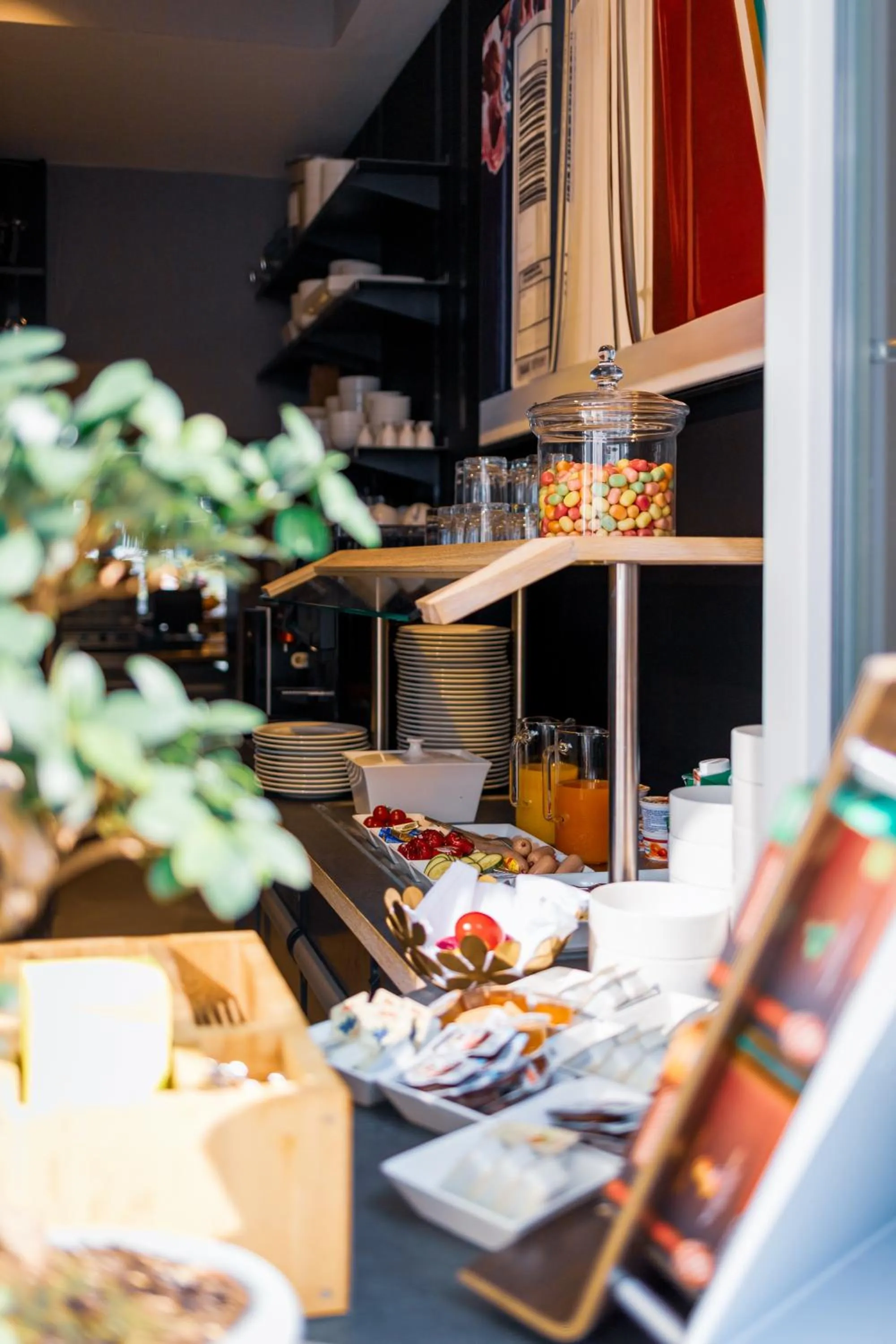 Buffet breakfast in mk hotel münchen max-weber-platz