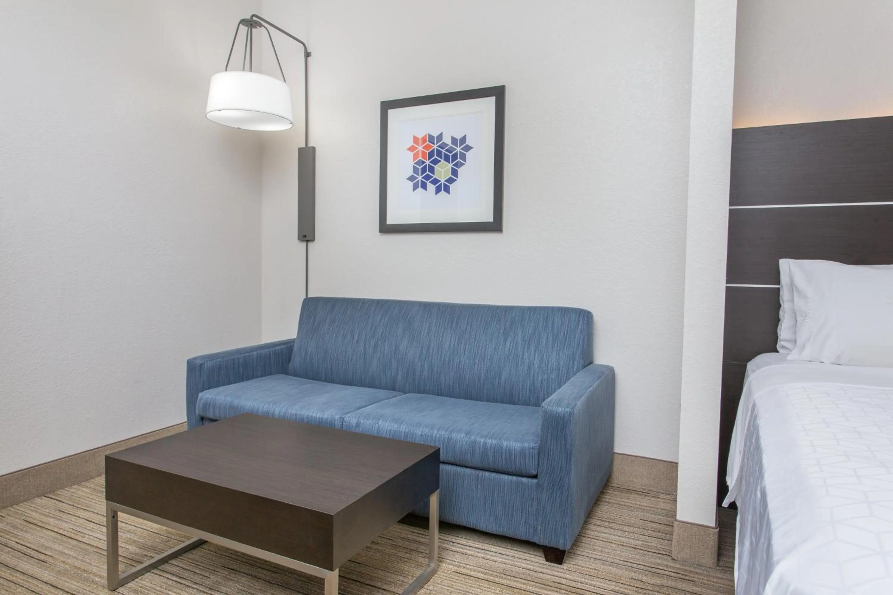 Seating area, Bed in Holiday Inn Express Silver Springs - Ocala by IHG