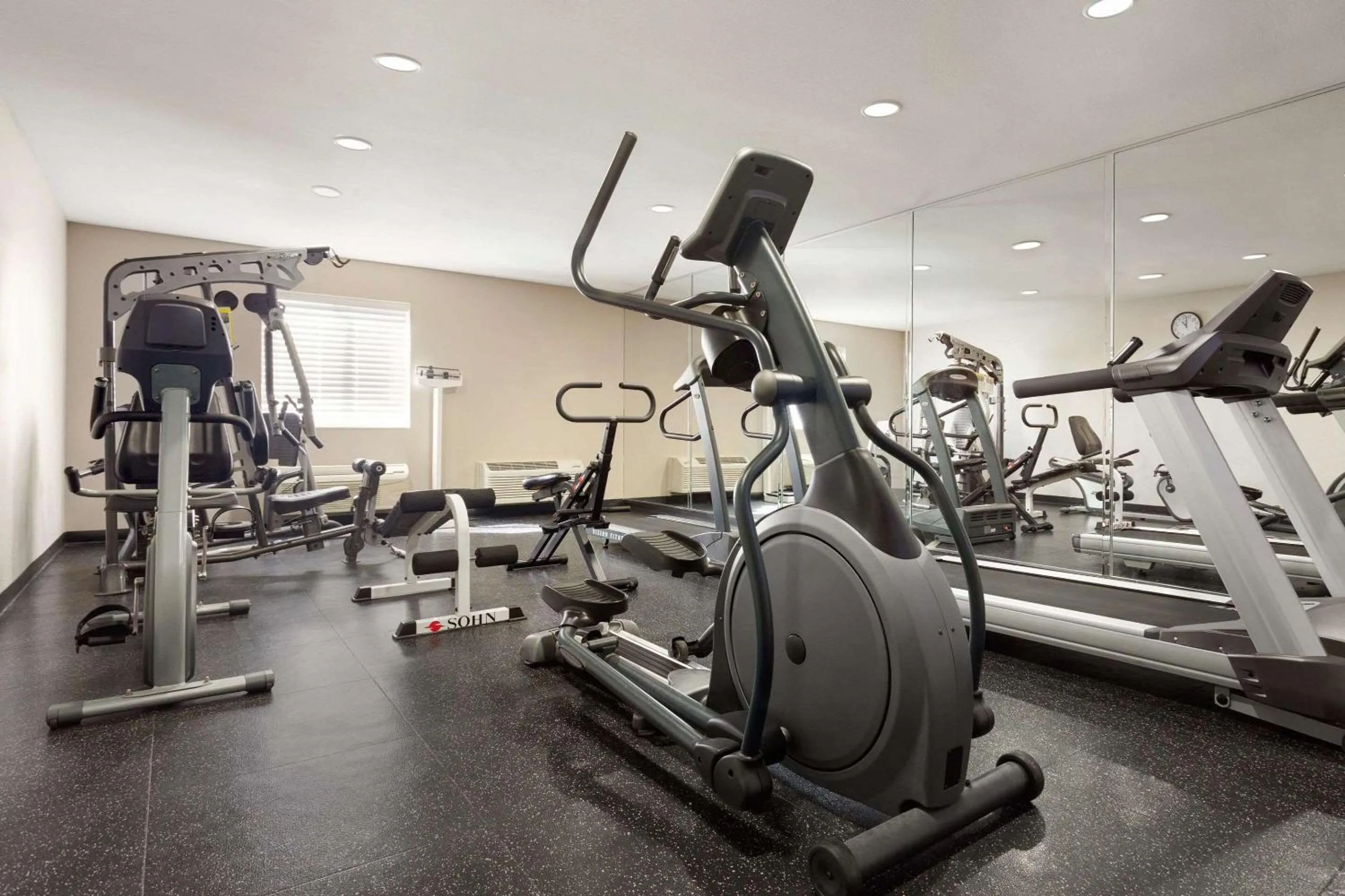 Fitness centre/facilities in Country Inn & Suites by Radisson, San Antonio Lackland AFB - SeaWorld Area
