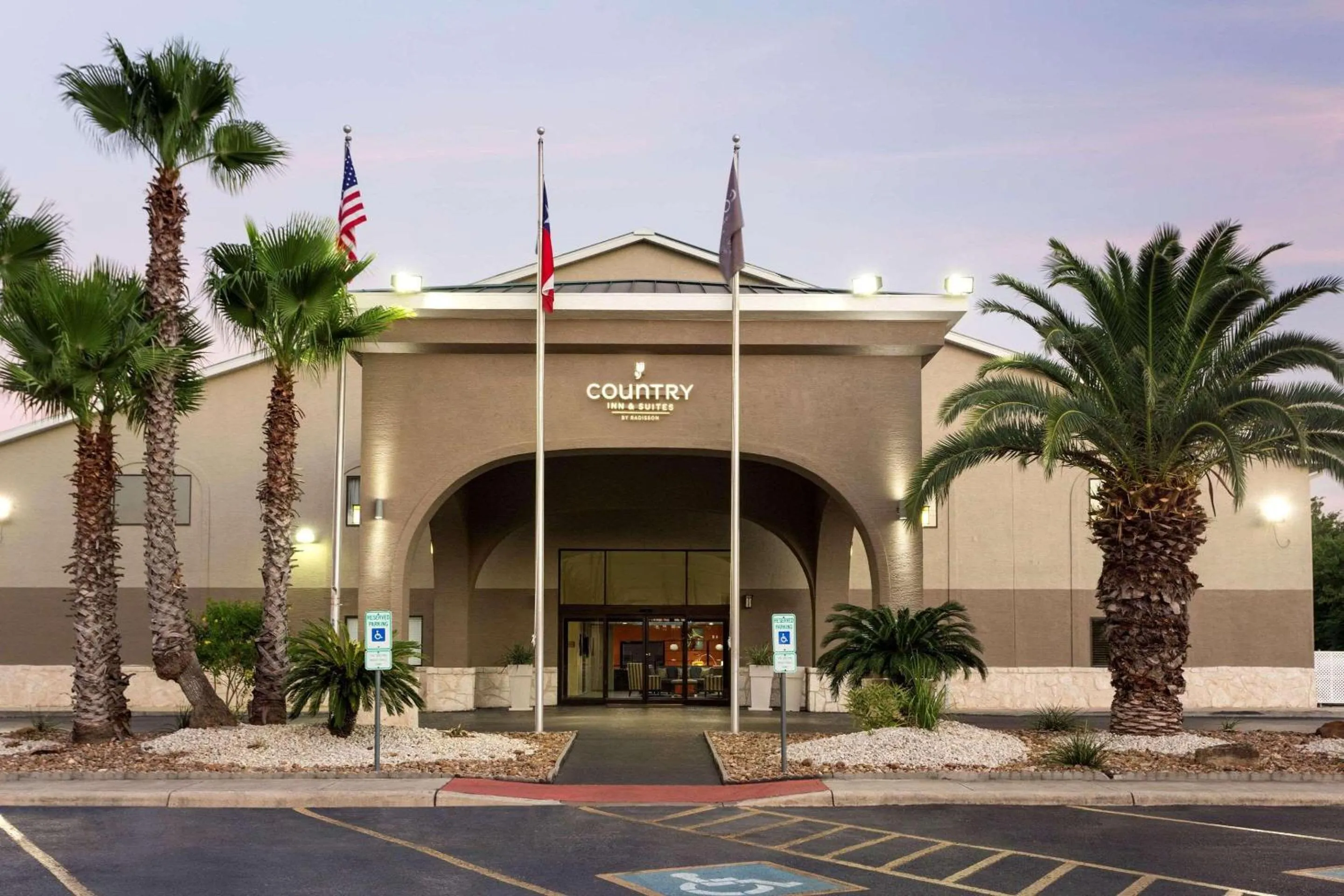 Property building in Country Inn & Suites by Radisson, San Antonio Lackland AFB - SeaWorld Area